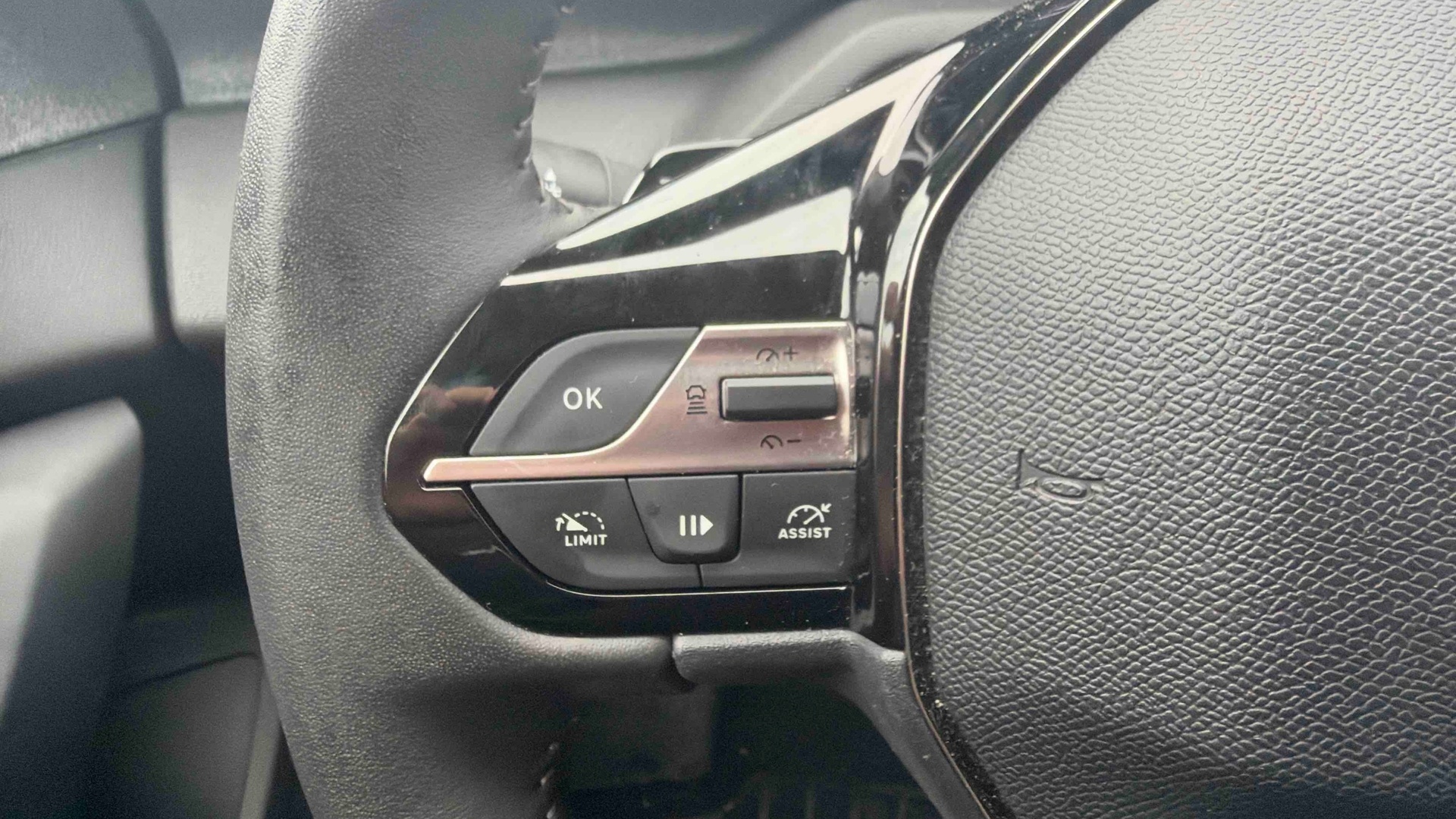 PEUGEOT 308 Allure Hybrid 145 ch e-DCS6