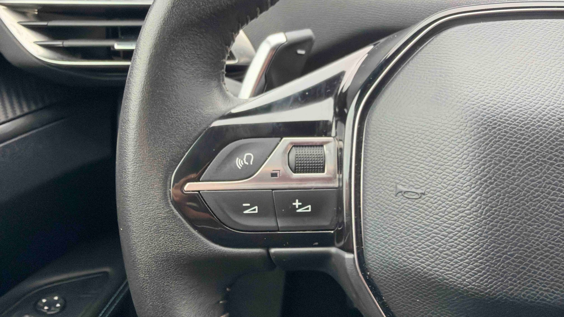 PEUGEOT 3008 ALLUREPK PLUG-IN HYB180 E-EAT8