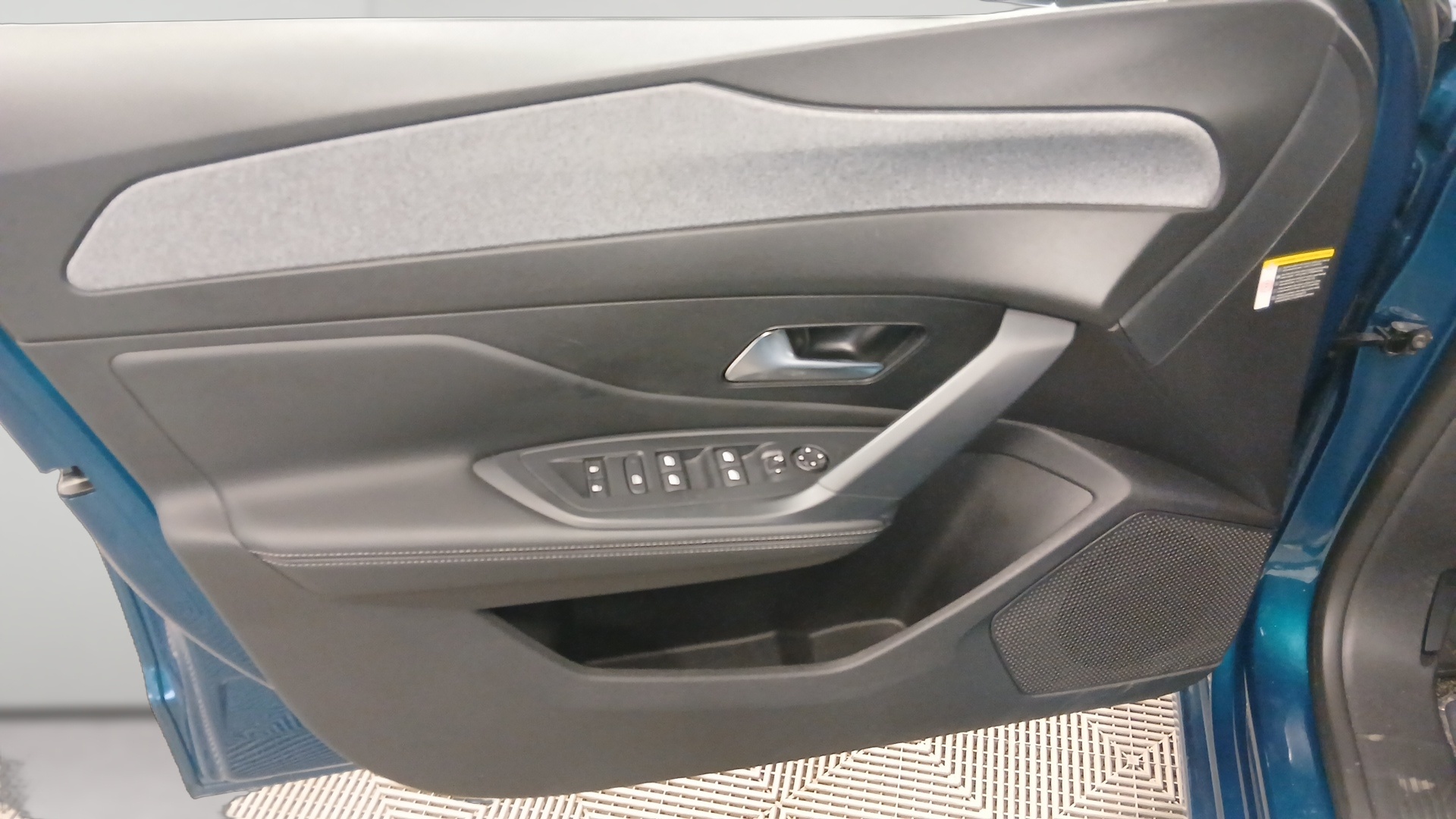 PEUGEOT 308 ALLURE HYBRID 180 E-EAT8