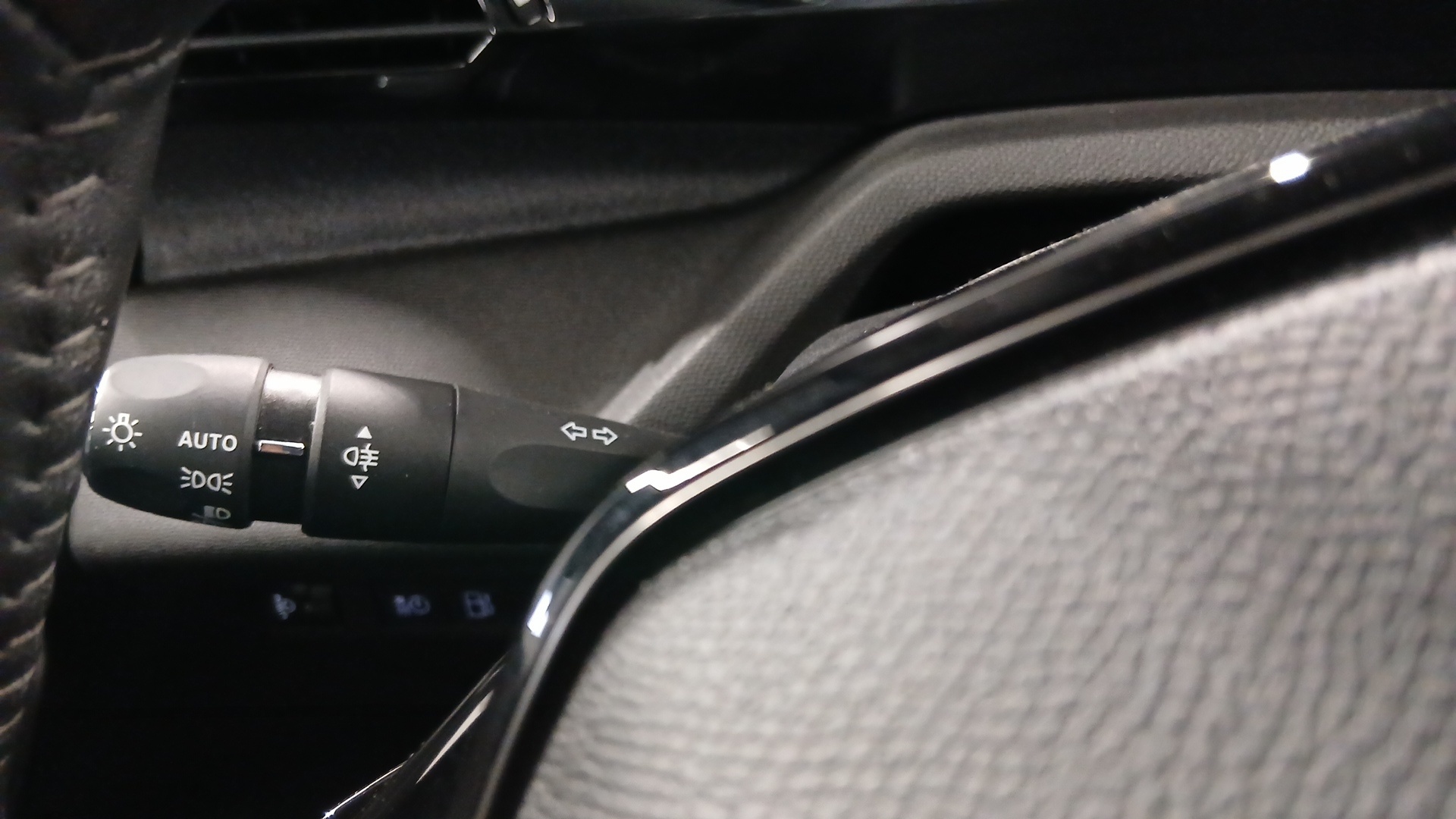 PEUGEOT 308 ALLURE HYBRID 180 E-EAT8