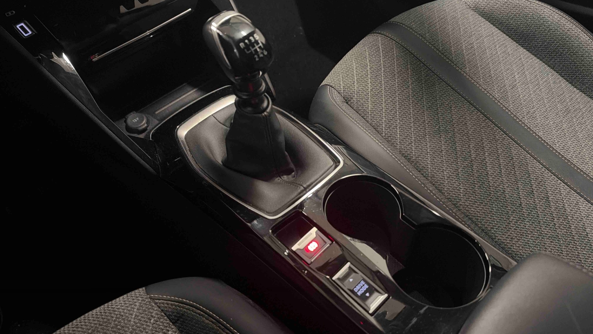 PEUGEOT 208 ALL PT100 BVM
