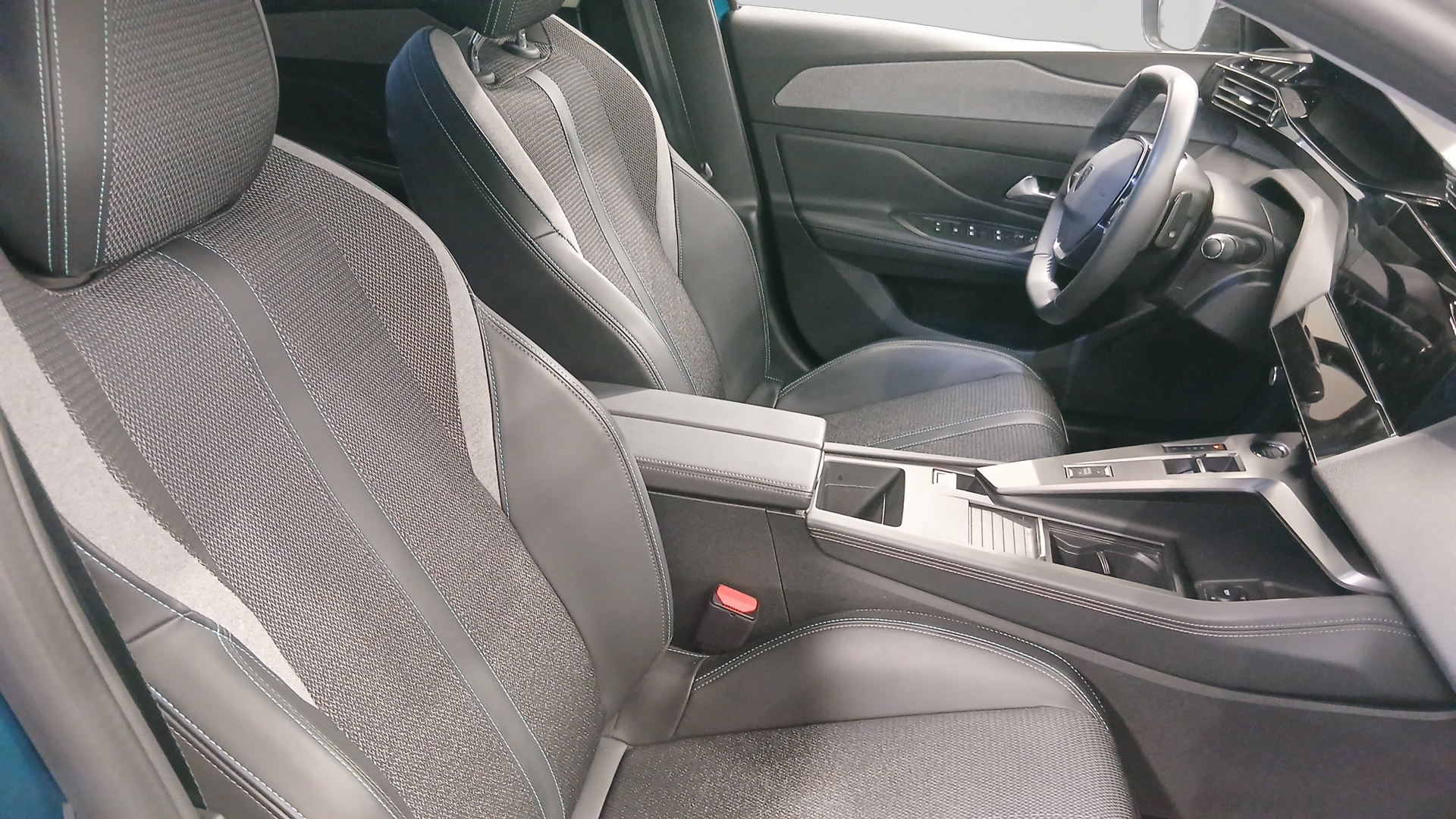 PEUGEOT 308 ALLURE HYBRID 180 E-EAT8