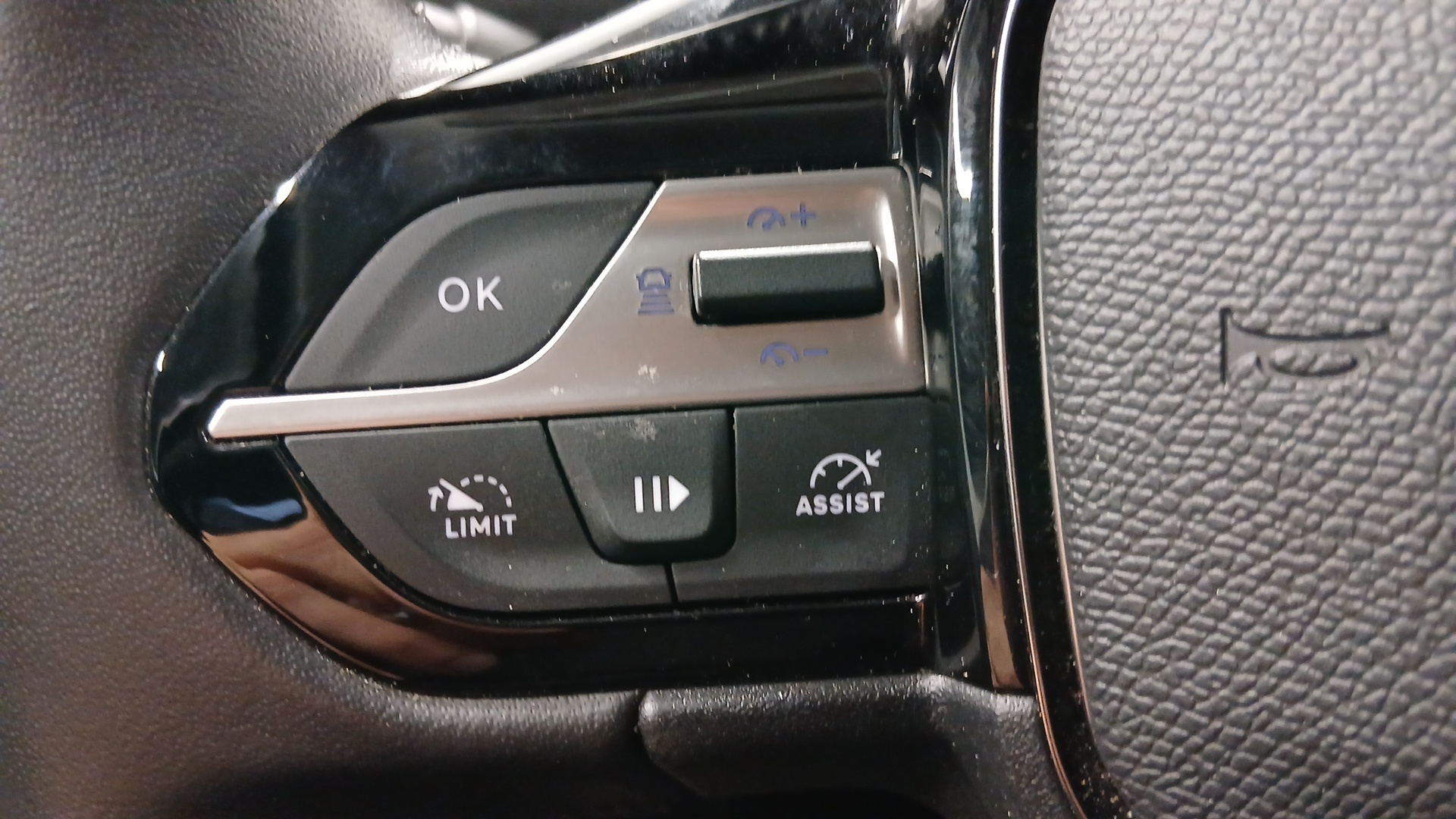PEUGEOT 308 ALLURE HYBRID 180 E-EAT8