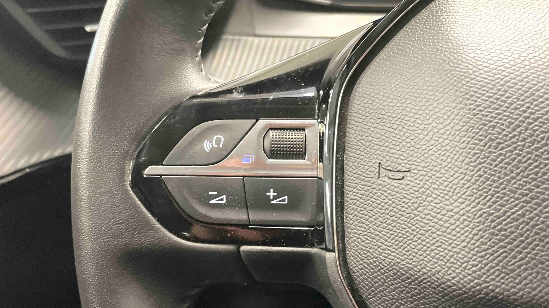 PEUGEOT 208 ALLURE PURETECH 100 S&S BVM6