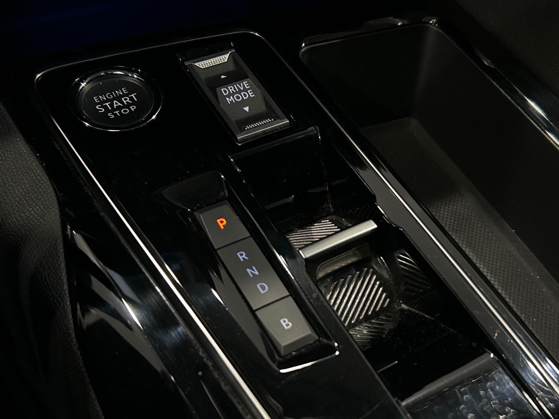 PEUGEOT 3008 ALLUREPK PLUG-IN HYB180 E-EAT8