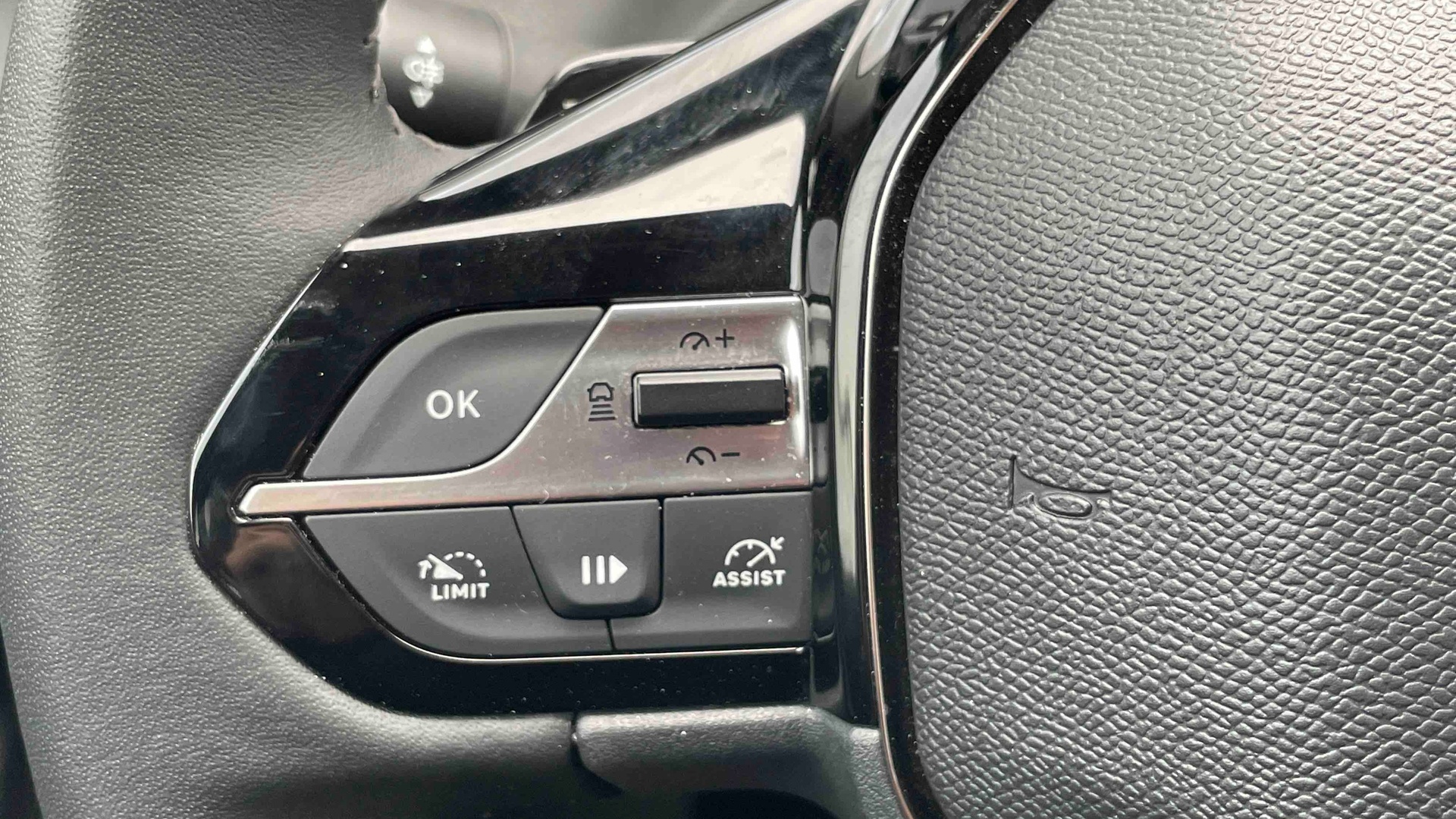 PEUGEOT 308 Hybrid 145 e-DCS6 Allure