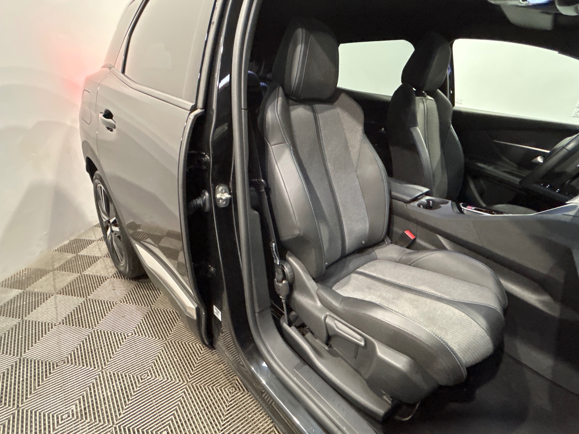 PEUGEOT 3008 ALLUREPK PLUG-IN HYB180 E-EAT8