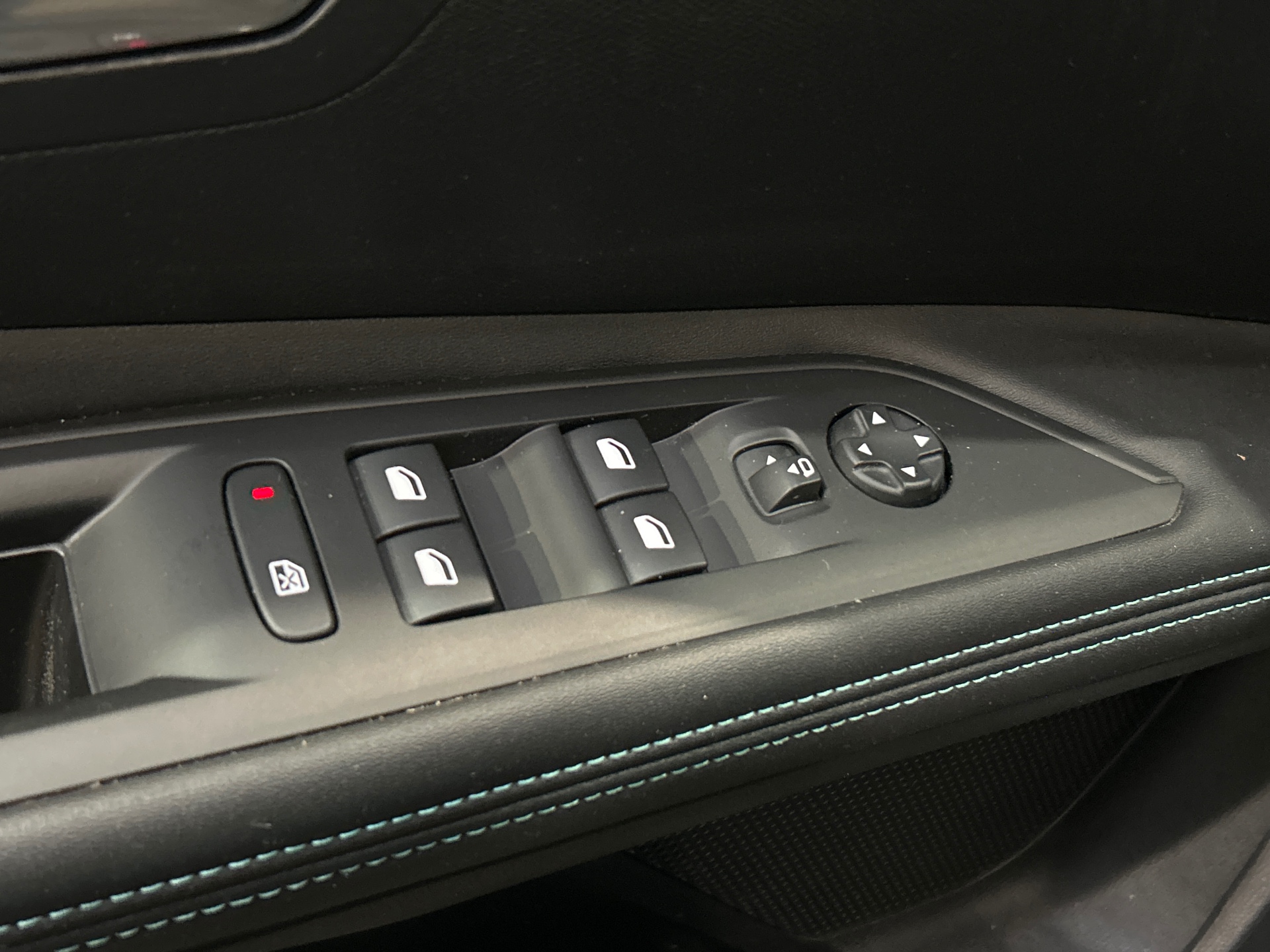 PEUGEOT 3008 ALLUREPK PLUG-IN HYB180 E-EAT8