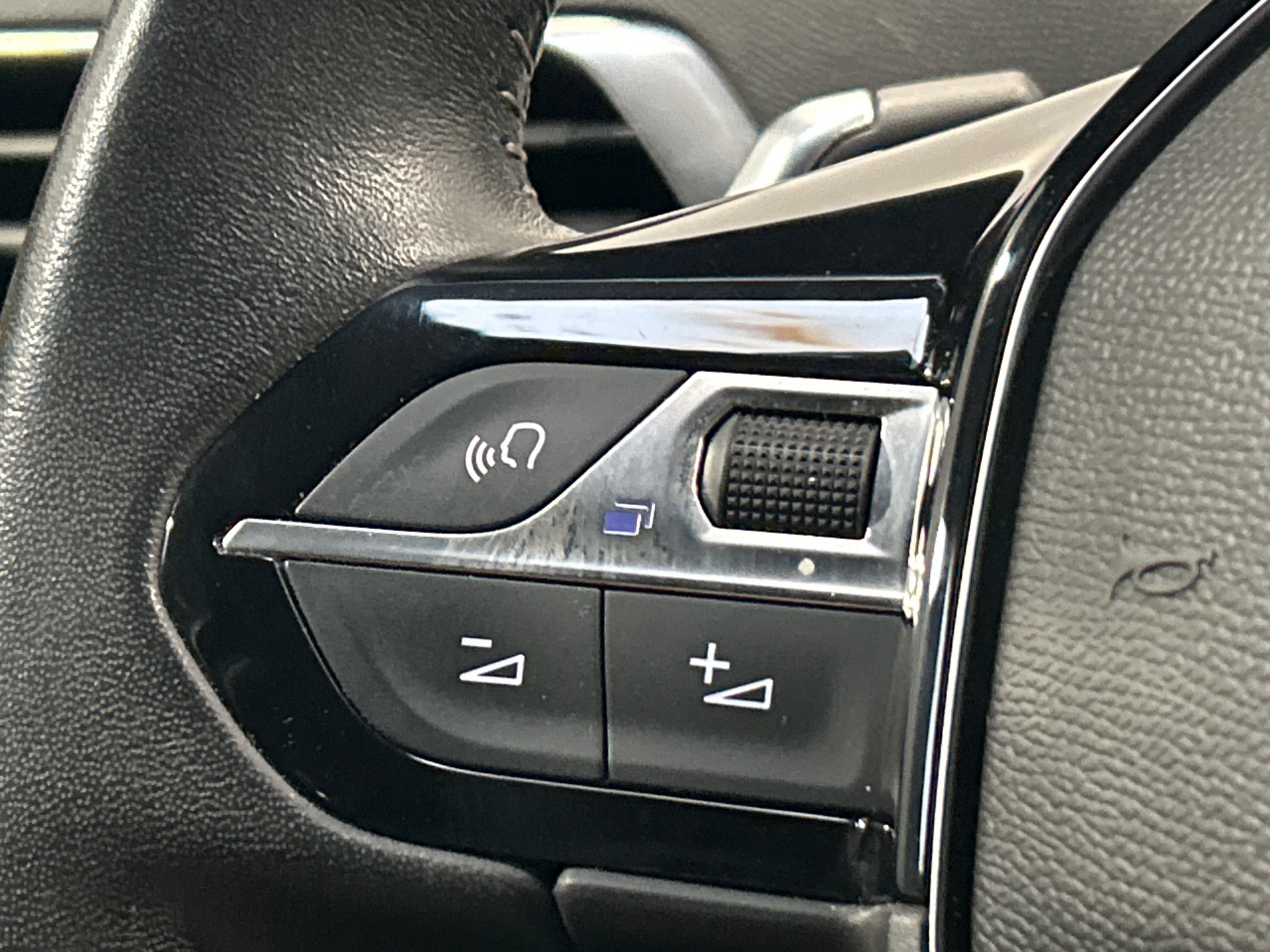 PEUGEOT 3008 ALLUREPK PLUG-IN HYB180 E-EAT8