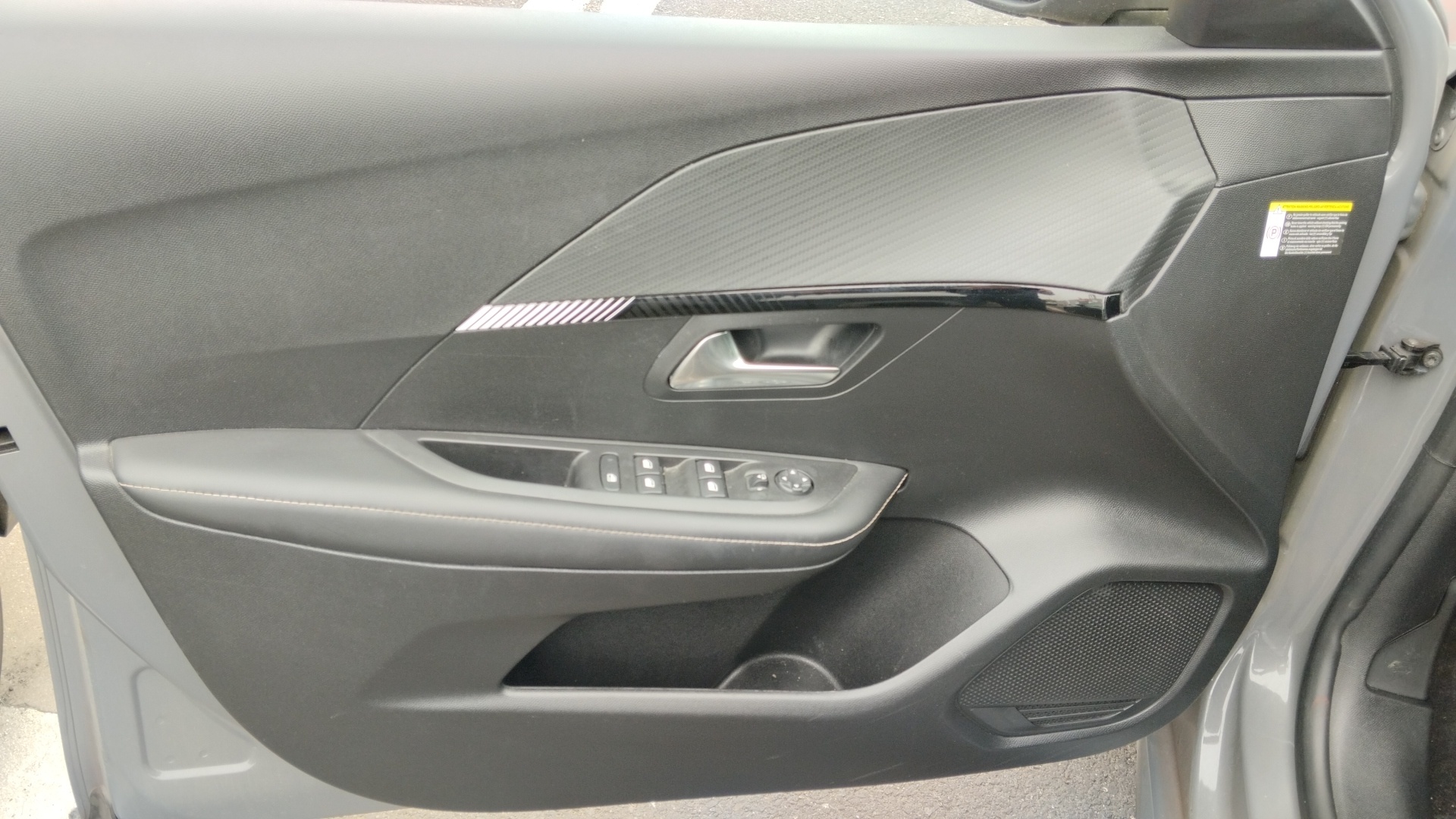 PEUGEOT 208 ALLURE PT100 BVM