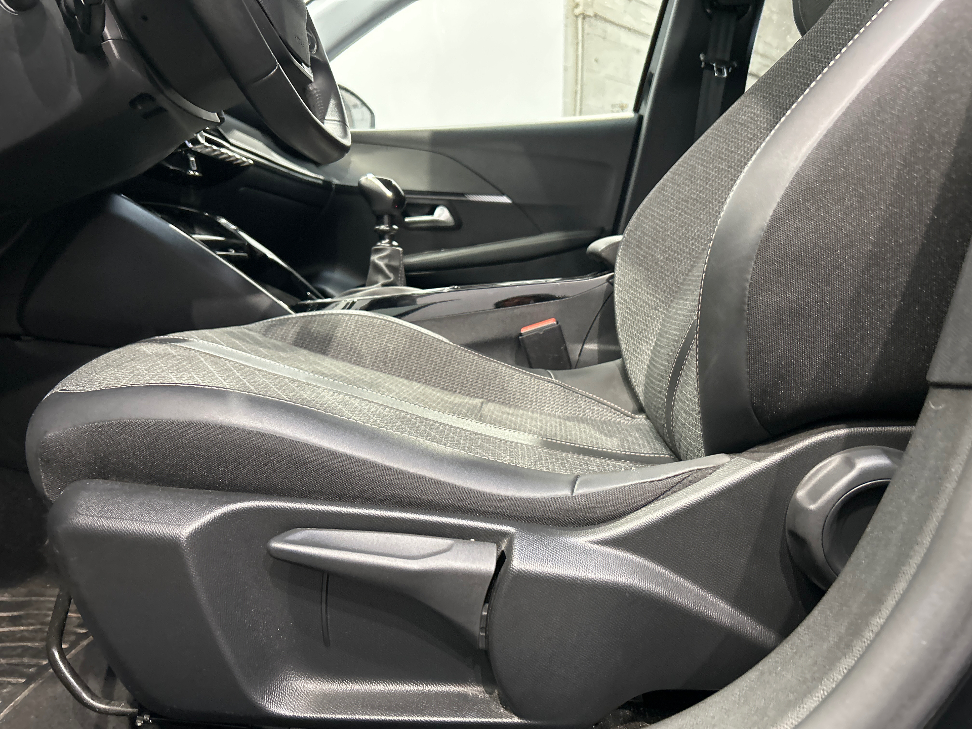 PEUGEOT 208 ALL PT100 BVM