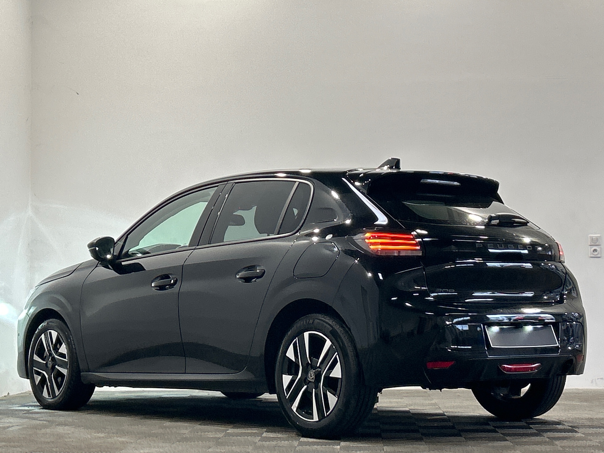 PEUGEOT 208 ALL PT100 BVM