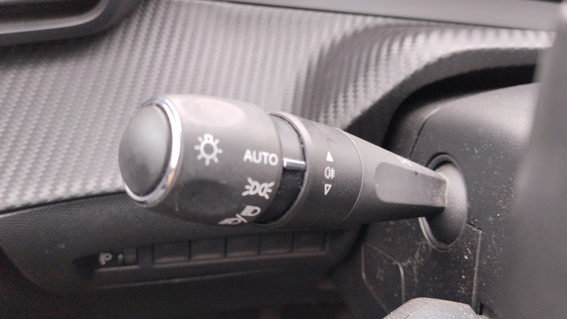 PEUGEOT 208 ALLURE PT100 BVM