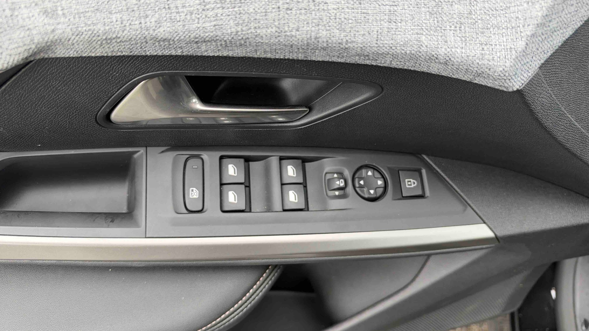 PEUGEOT 3008 Allure Hybrid 145 ch e-DCS6