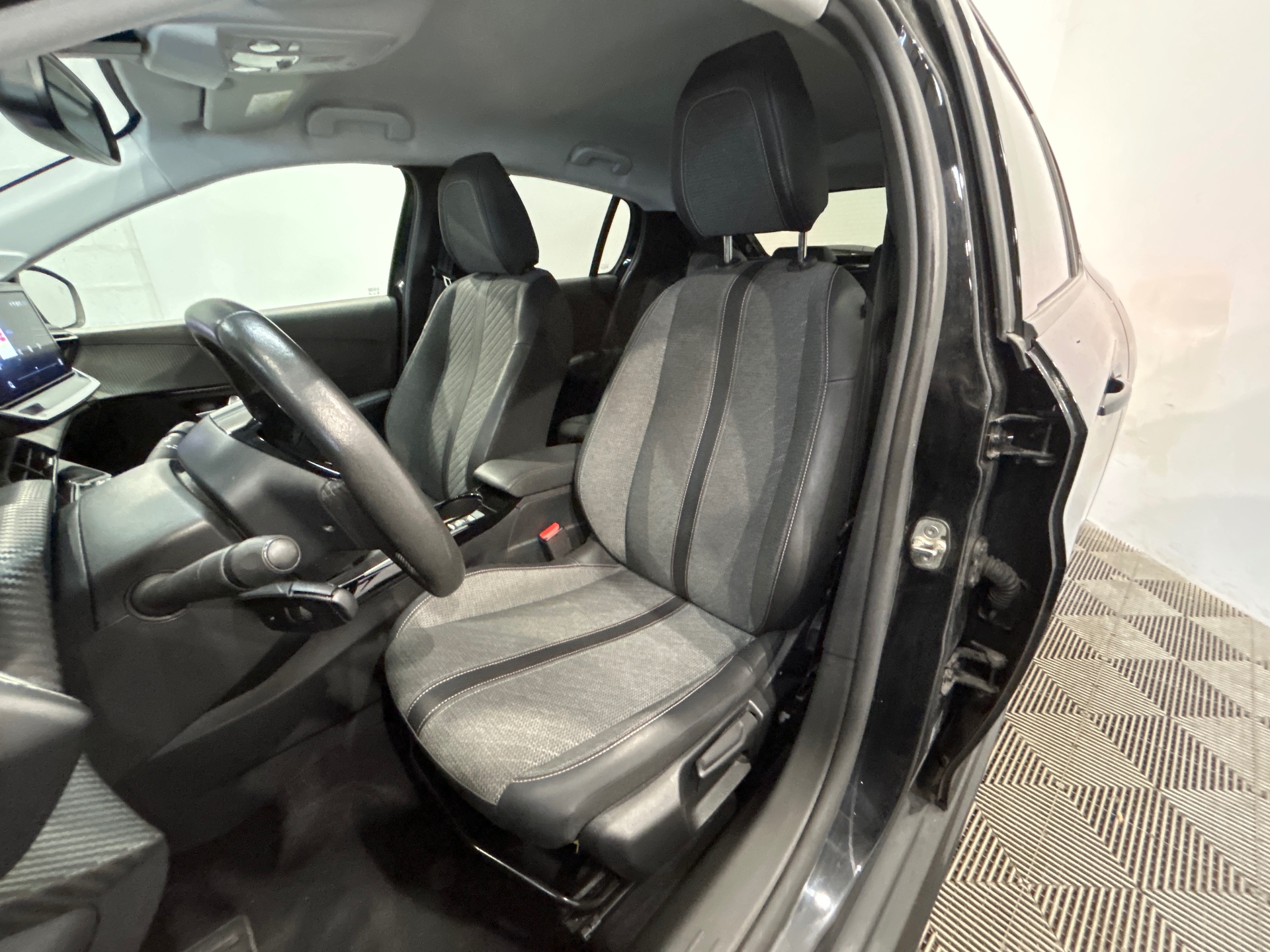 PEUGEOT 208 ALL PT100 BVM
