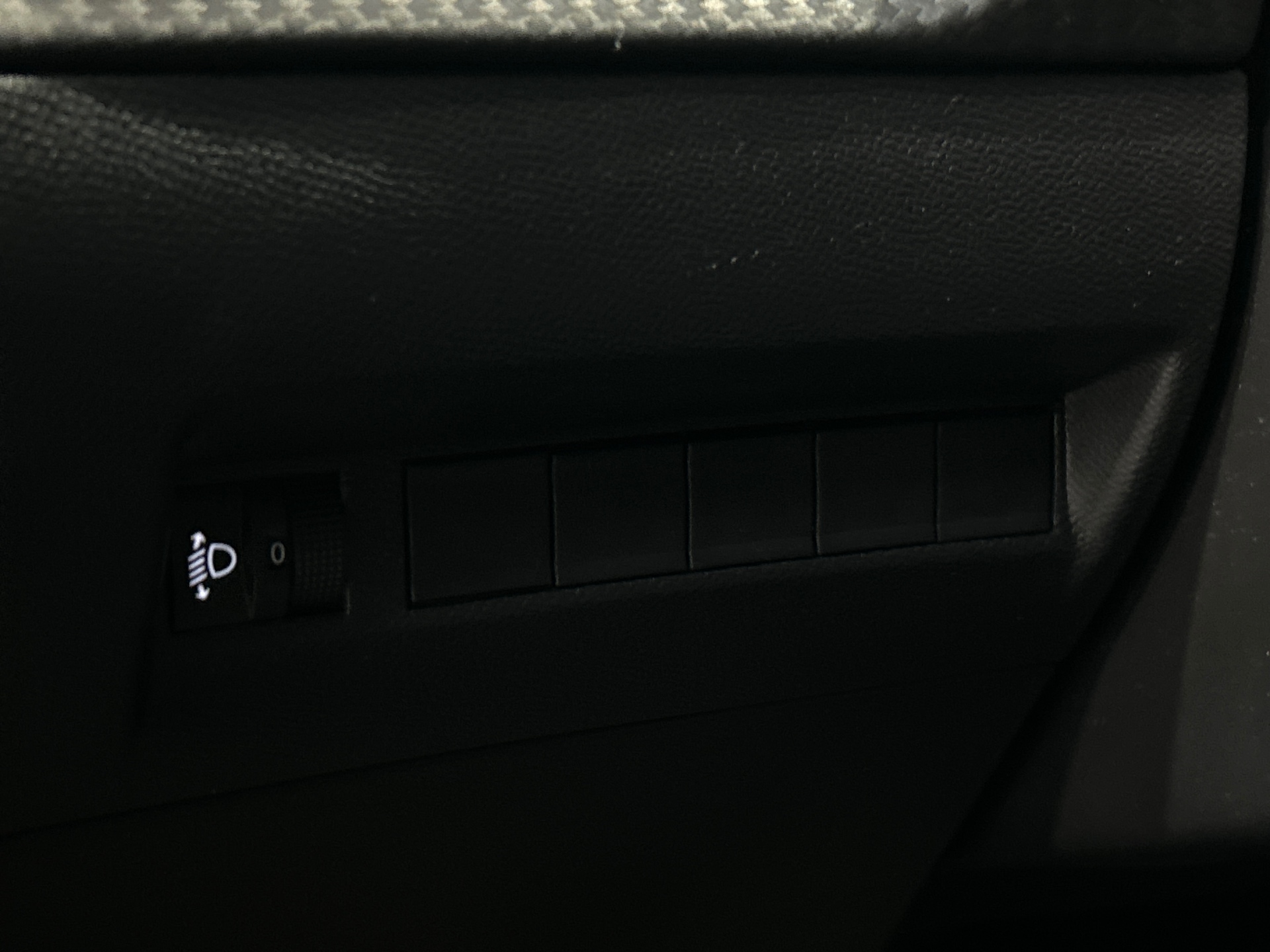 PEUGEOT 208 ALL PT100 BVM