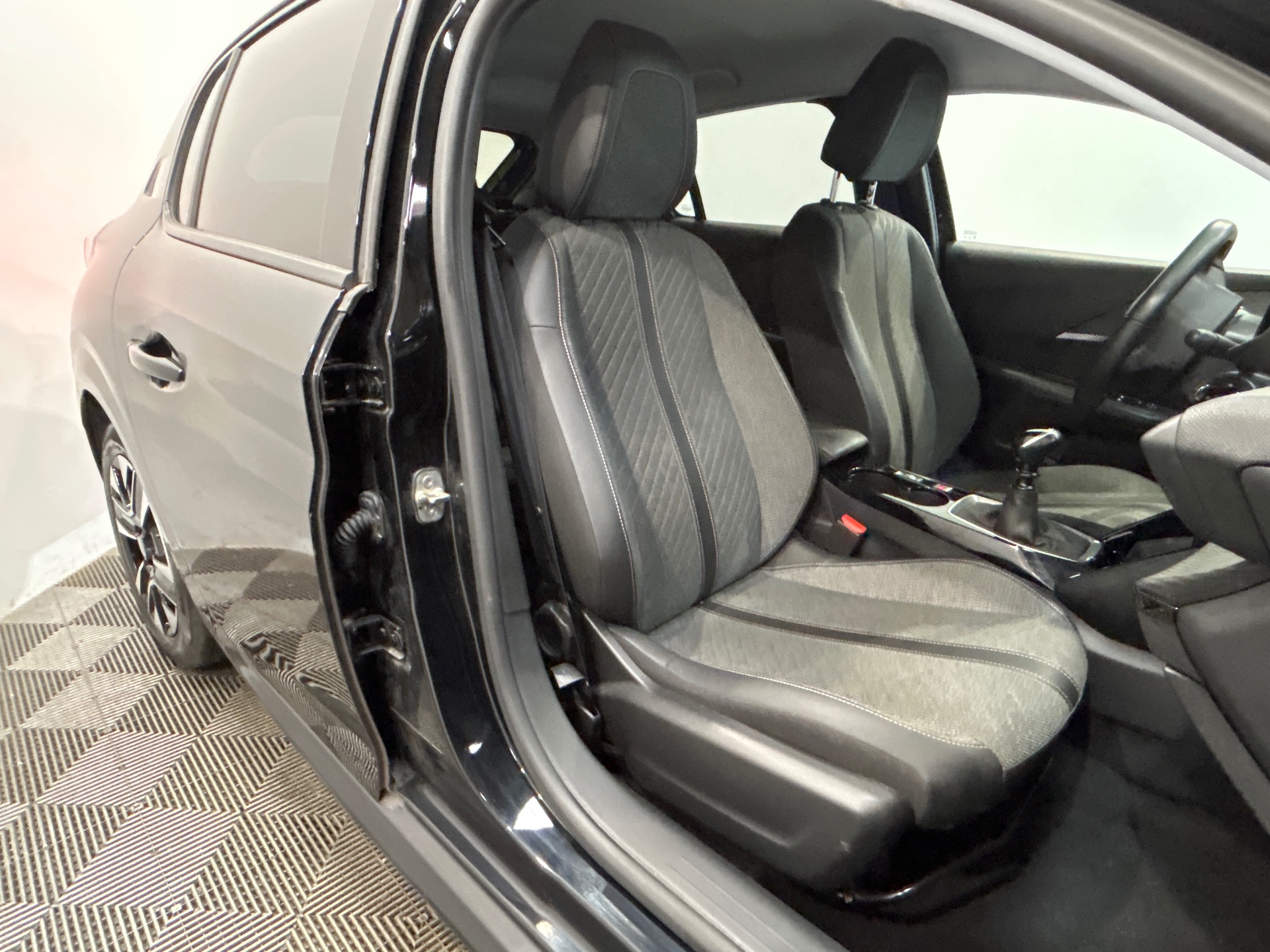 PEUGEOT 208 ALL PT100 BVM