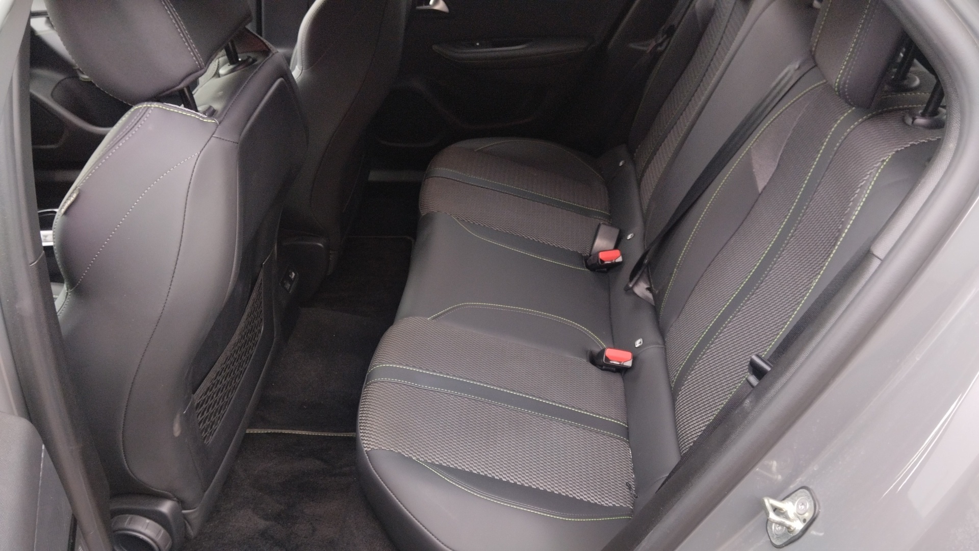 PEUGEOT 2008 Hybrid 145 ch e-DCS6 GT