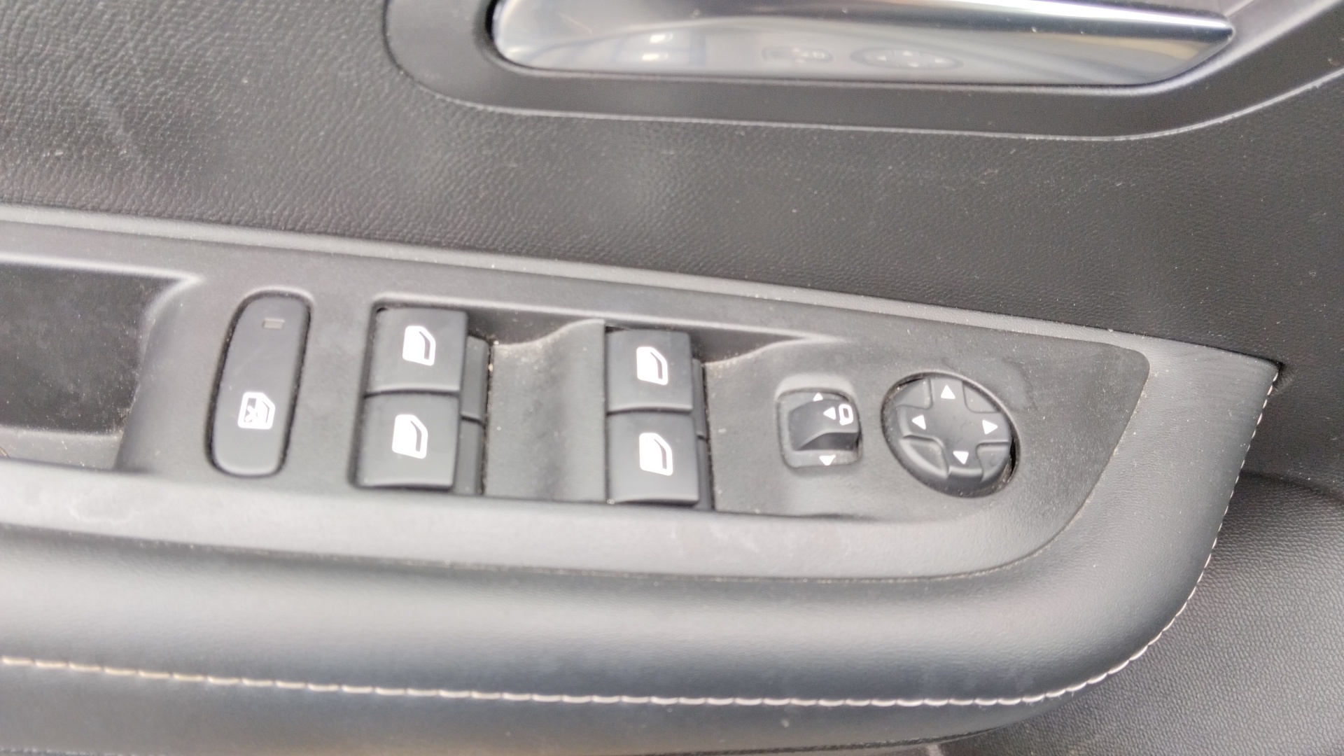 PEUGEOT 208 ALLURE PT100 BVM
