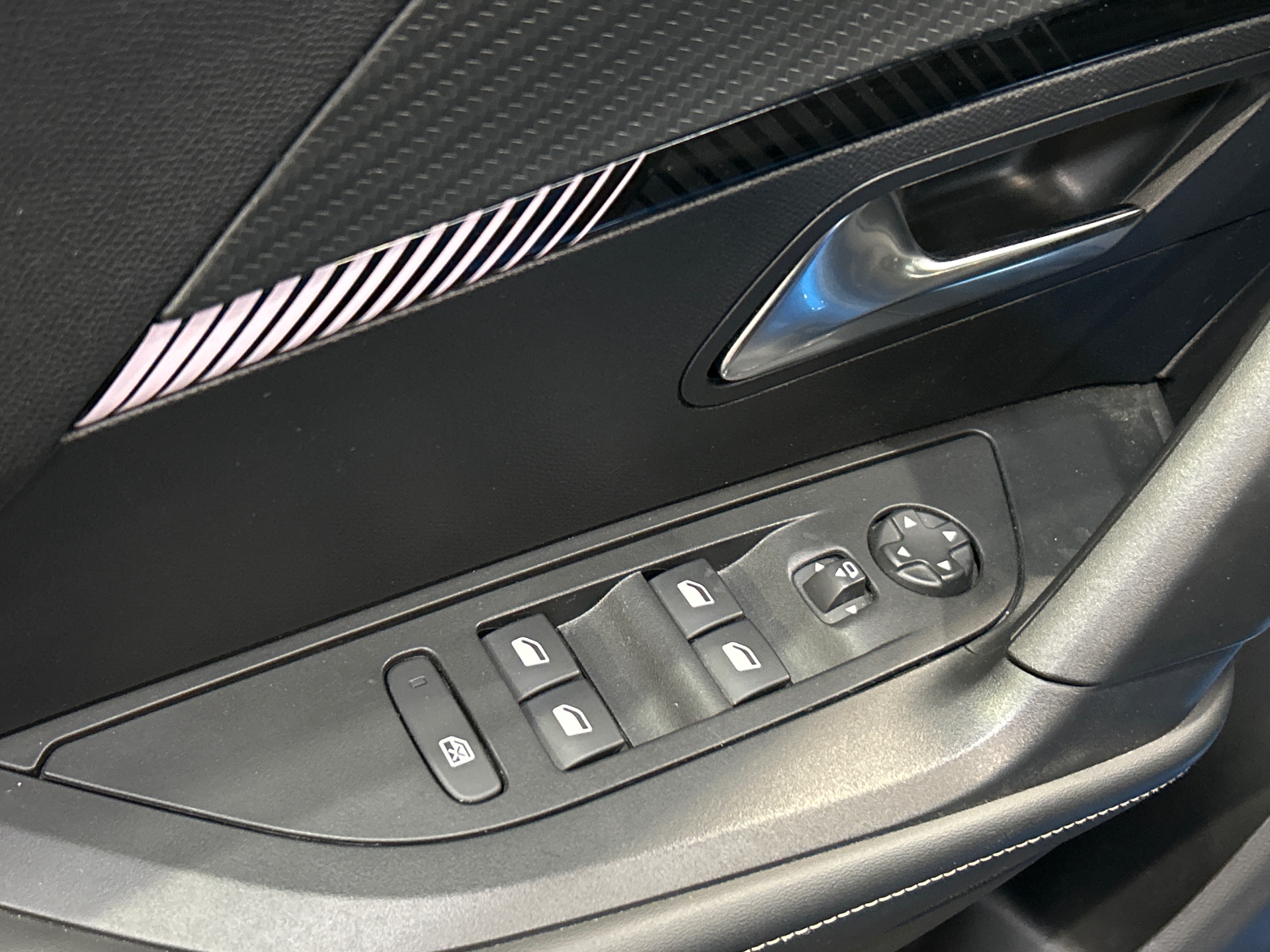 PEUGEOT 2008 ALLURE 100 CH BVM6