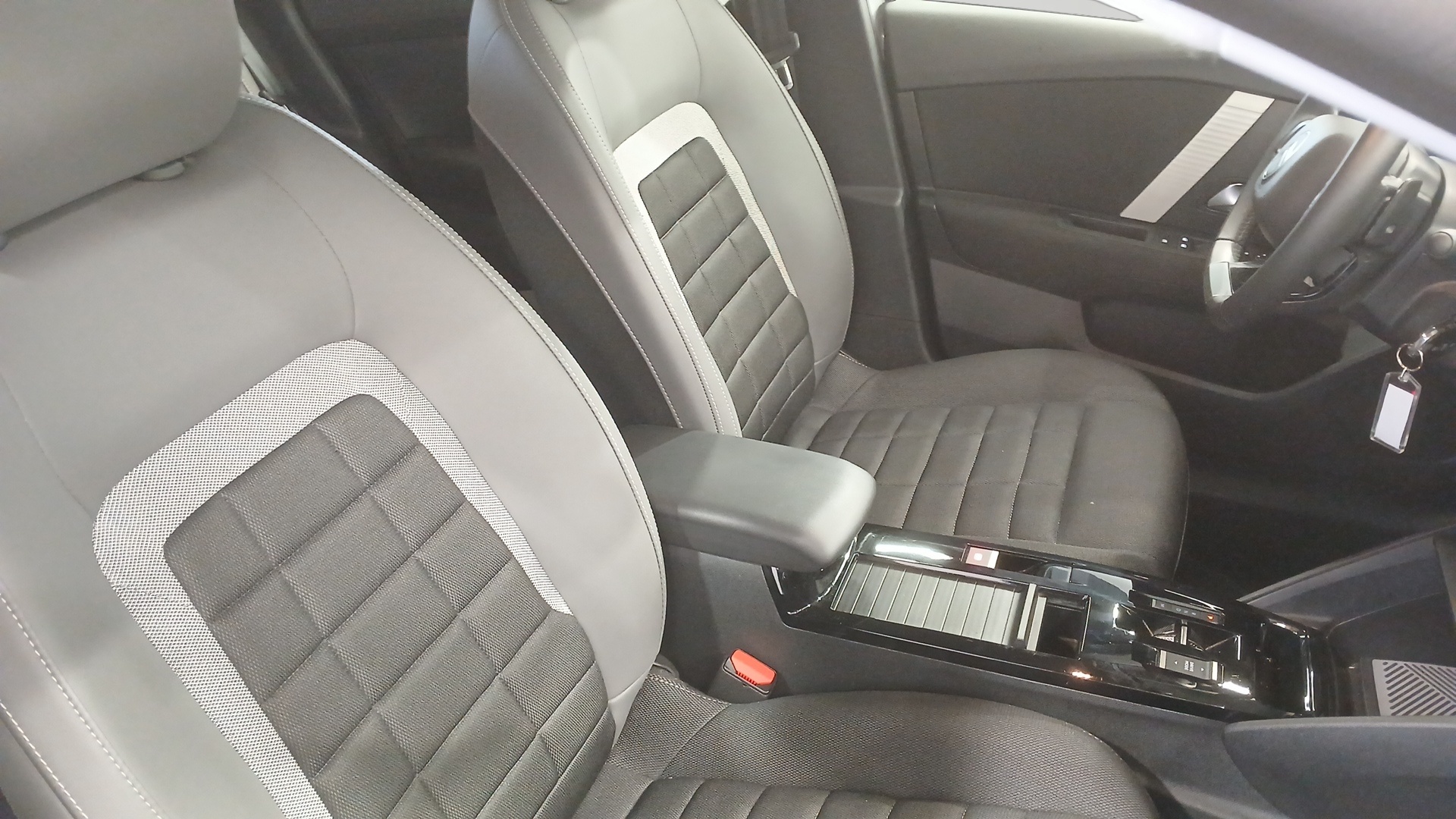 CITROEN C4 Hybride 136 e-DCS6 Plus