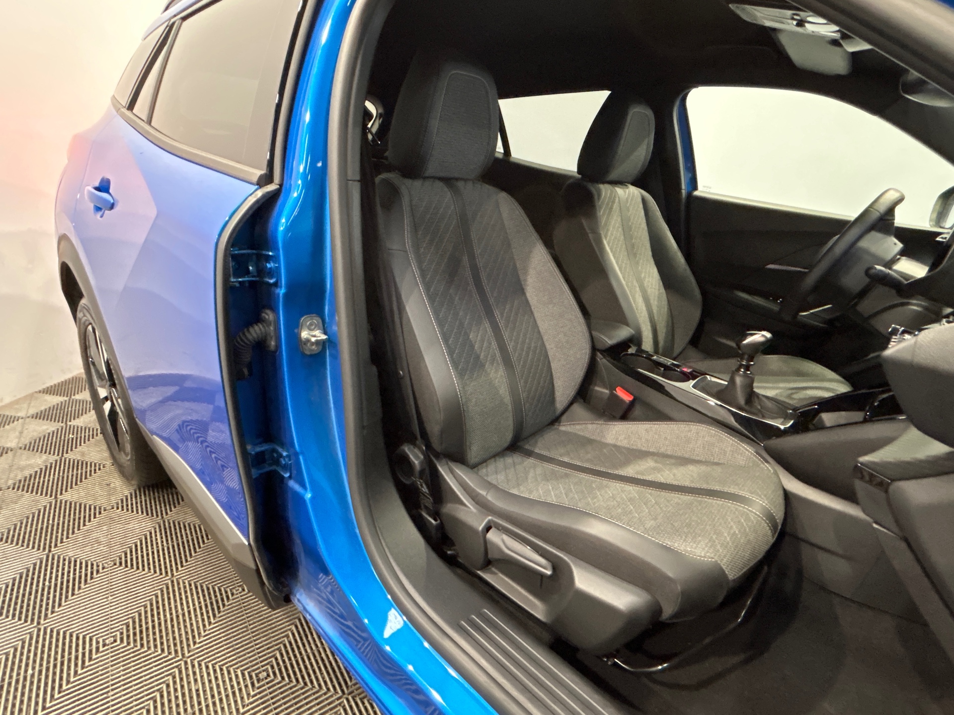 PEUGEOT 2008 ALLURE 100 CH BVM6