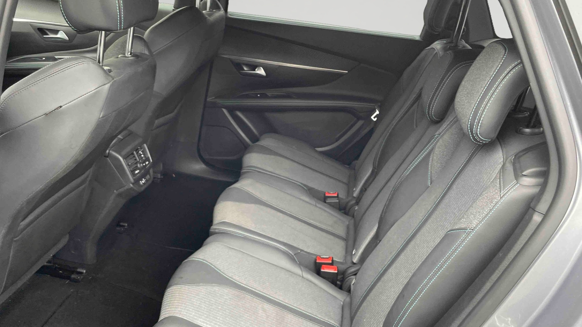 PEUGEOT 5008 Hybrid 136 e-DCS6 Allure Pack