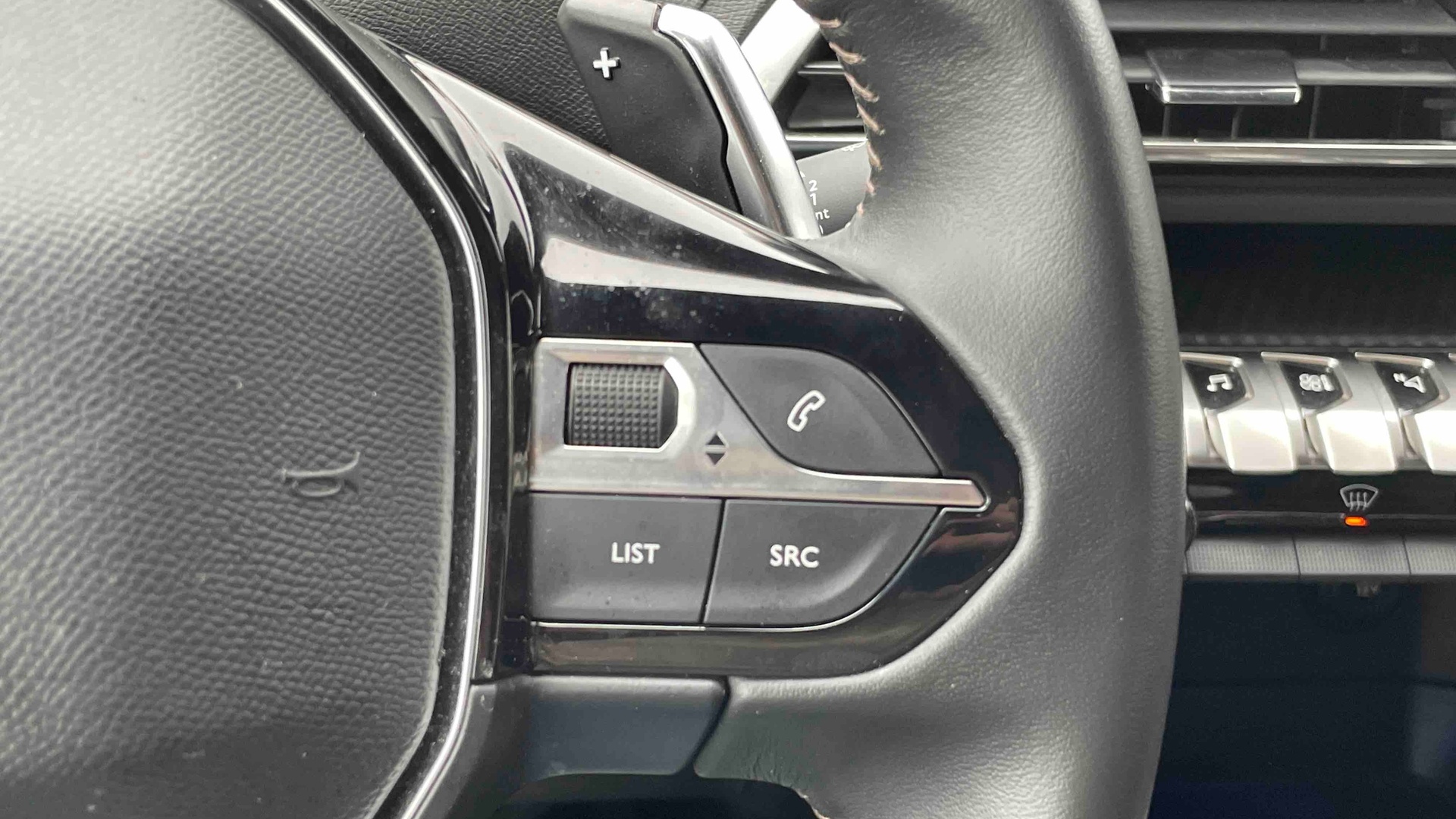PEUGEOT 5008 Hybrid 136 e-DCS6 Allure Pack