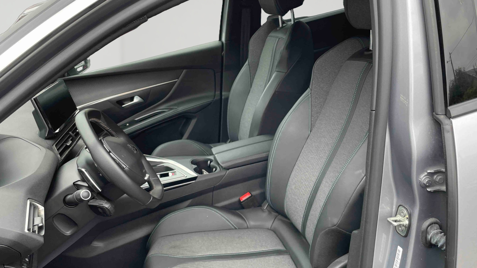 PEUGEOT 5008 Hybrid 136 e-DCS6 Allure Pack