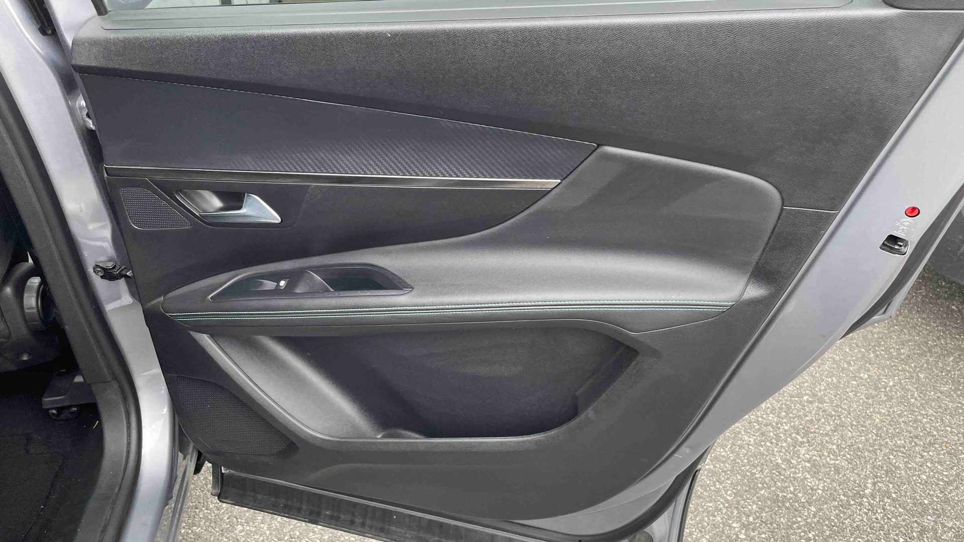 PEUGEOT 5008 Hybrid 136 e-DCS6 Allure Pack