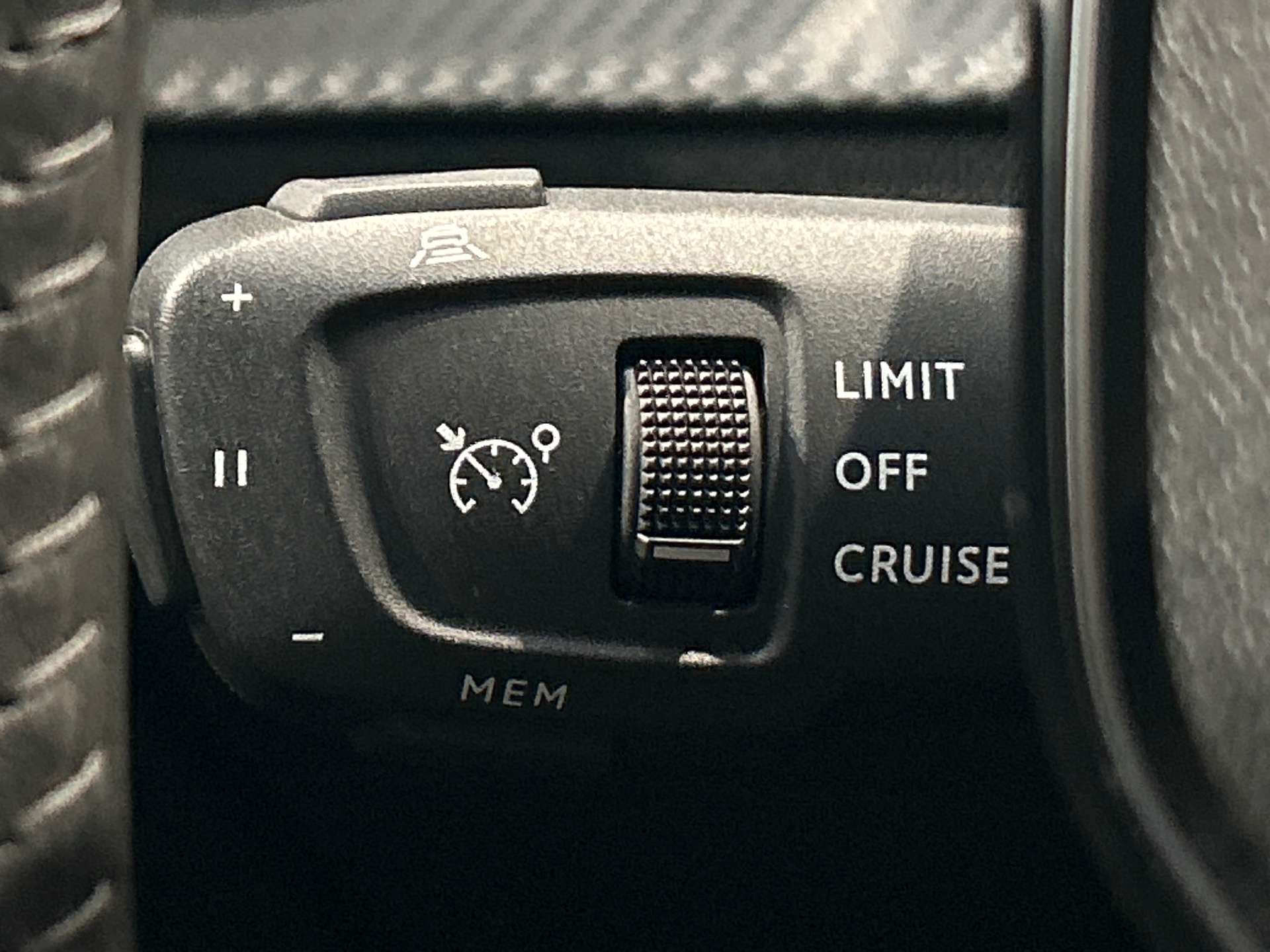 PEUGEOT 2008 ALLURE 100 CH BVM6