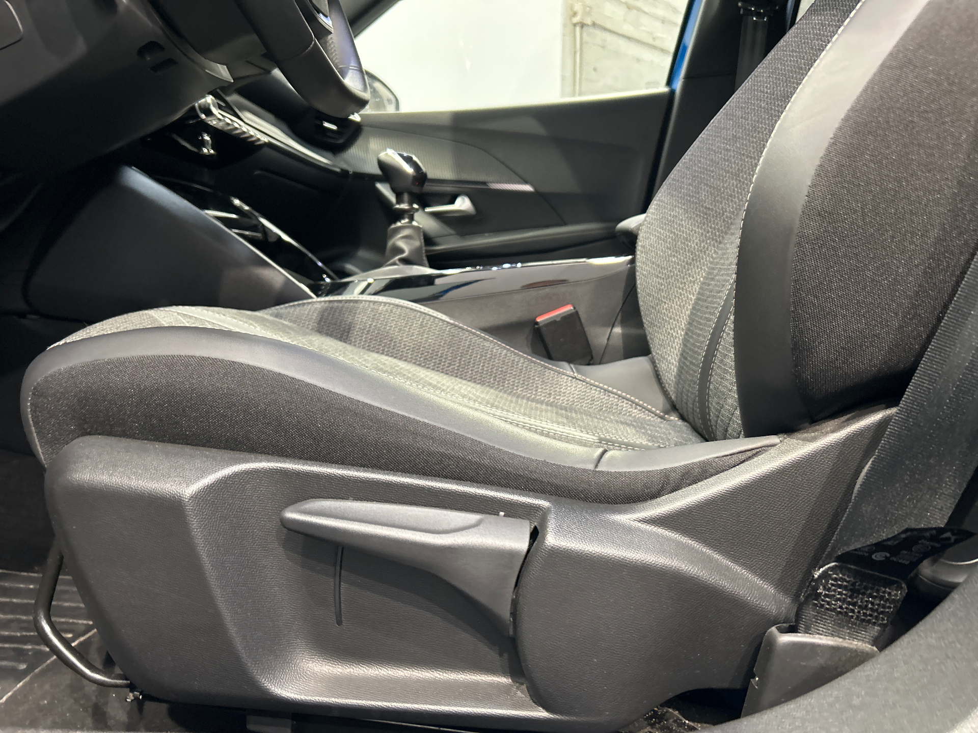 PEUGEOT 2008 ALLURE 100 CH BVM6