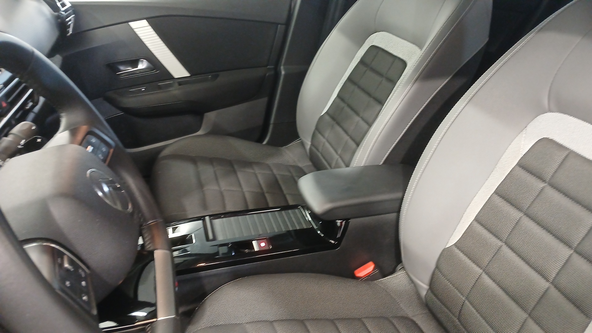CITROEN C4 Hybride 136 e-DCS6 Plus