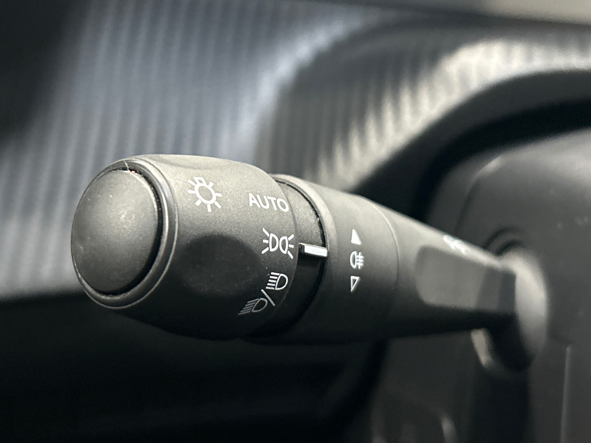 PEUGEOT 2008 ALLURE 100 CH BVM6