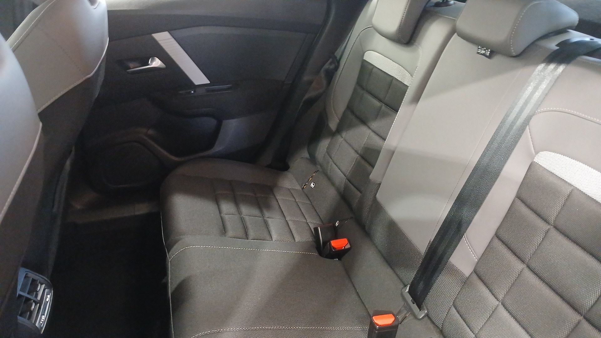 CITROEN C4 Hybride 136 e-DCS6 Plus