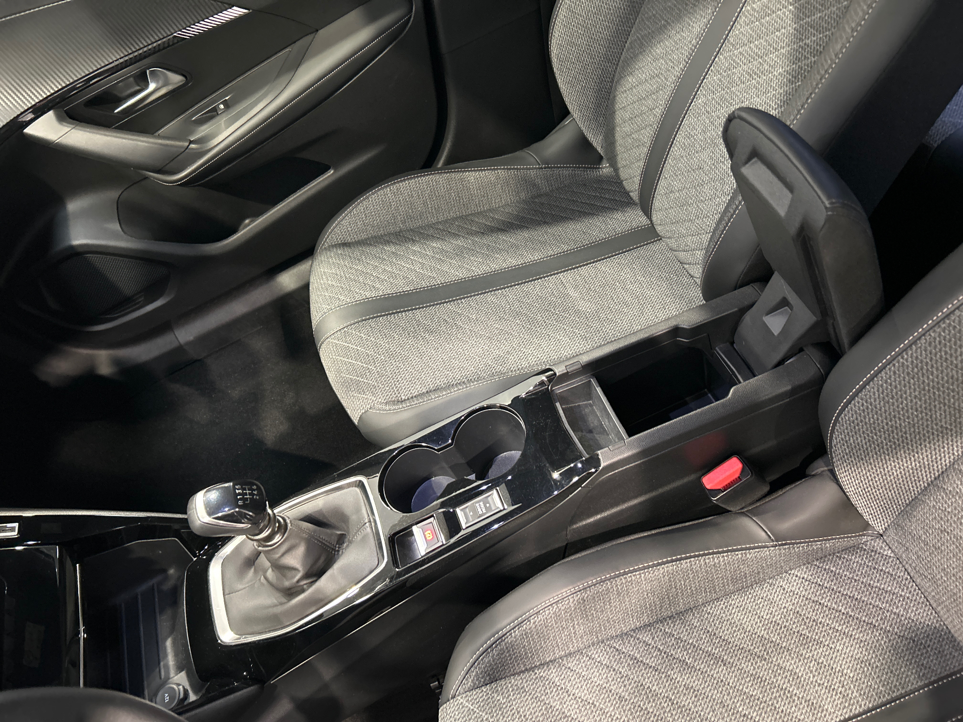 PEUGEOT 2008 ALLURE 100 CH BVM6