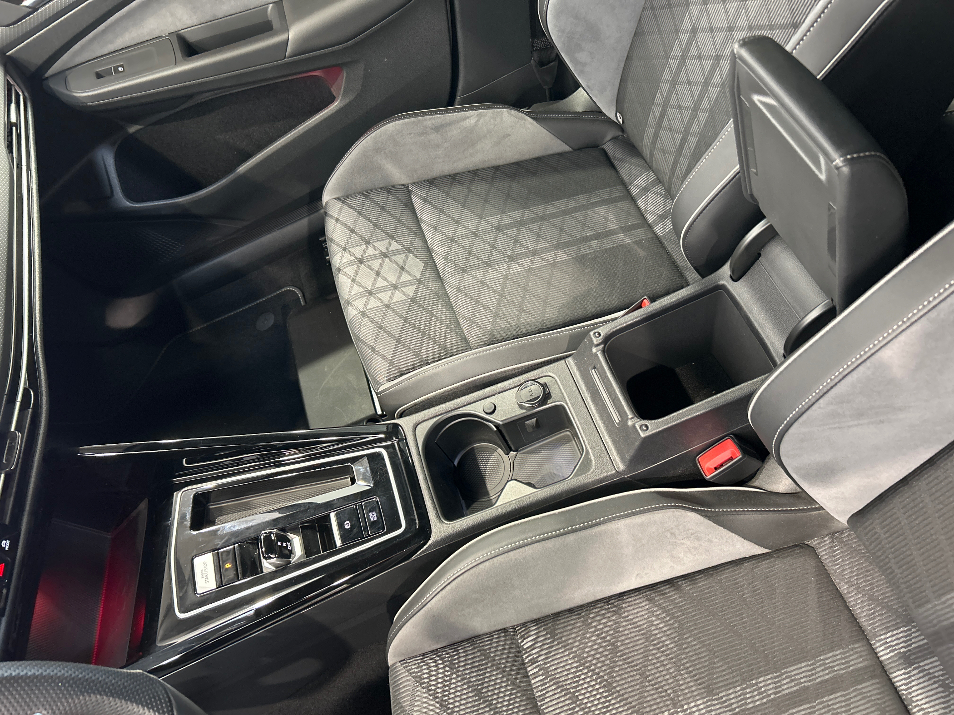VOLKSWAGEN GOLF 1.5 eTSI OPF 150 DSG7 R-Line