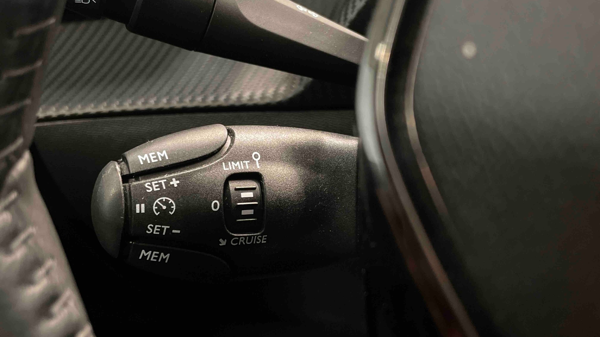 PEUGEOT 208 PureTech 100 S&S BVM6 Allure