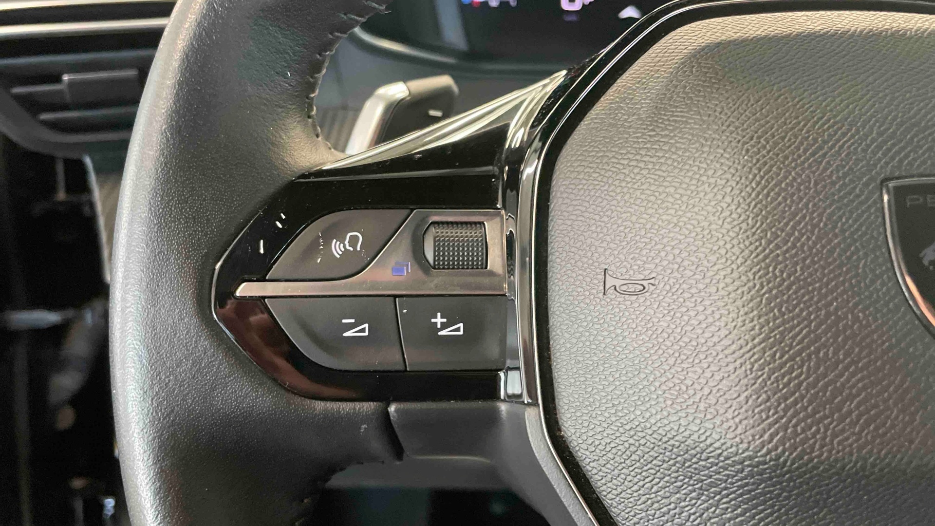 PEUGEOT 2008 Hybrid 136 e-DCS6 Allure