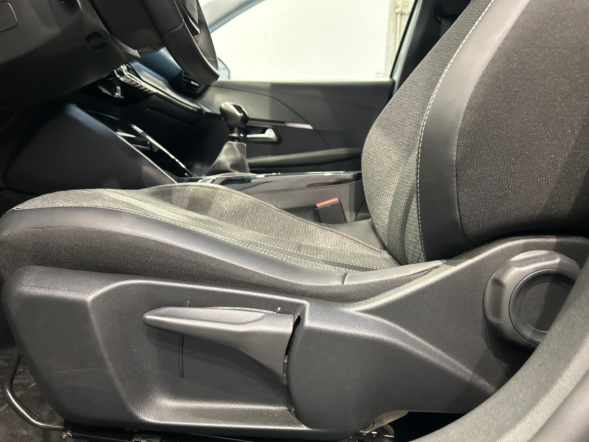 PEUGEOT 208 ALL PT100 BVM