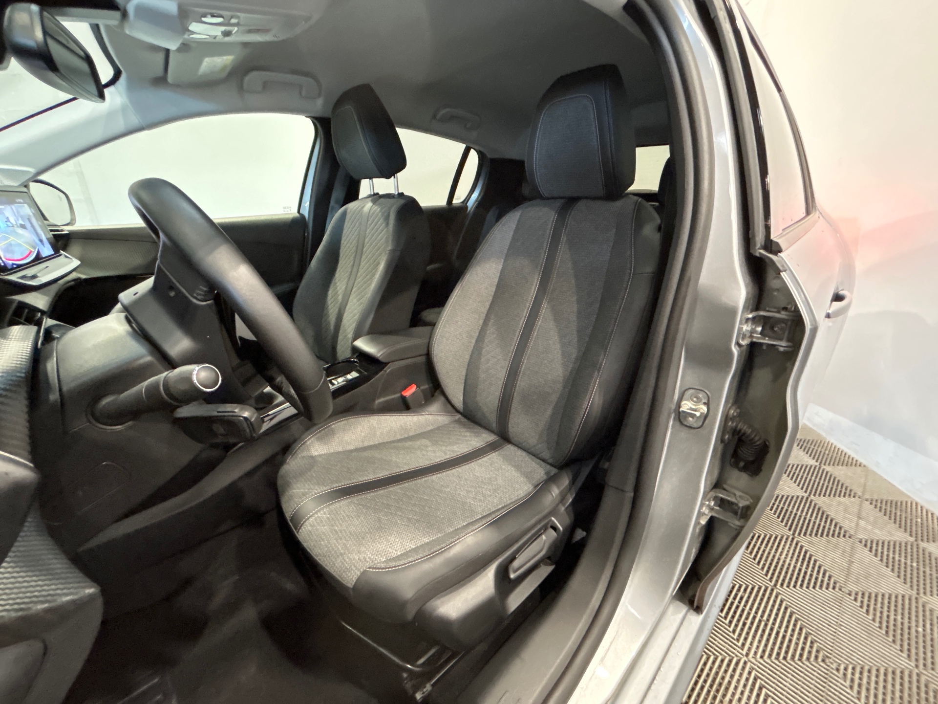 PEUGEOT 208 ALL PT100 BVM