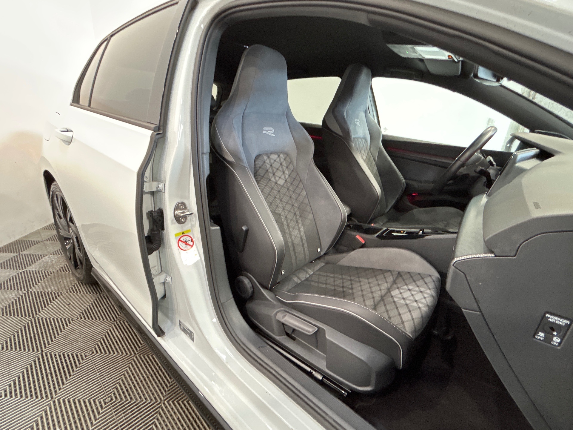 VOLKSWAGEN GOLF 1.5 eTSI OPF 150 DSG7 R-Line