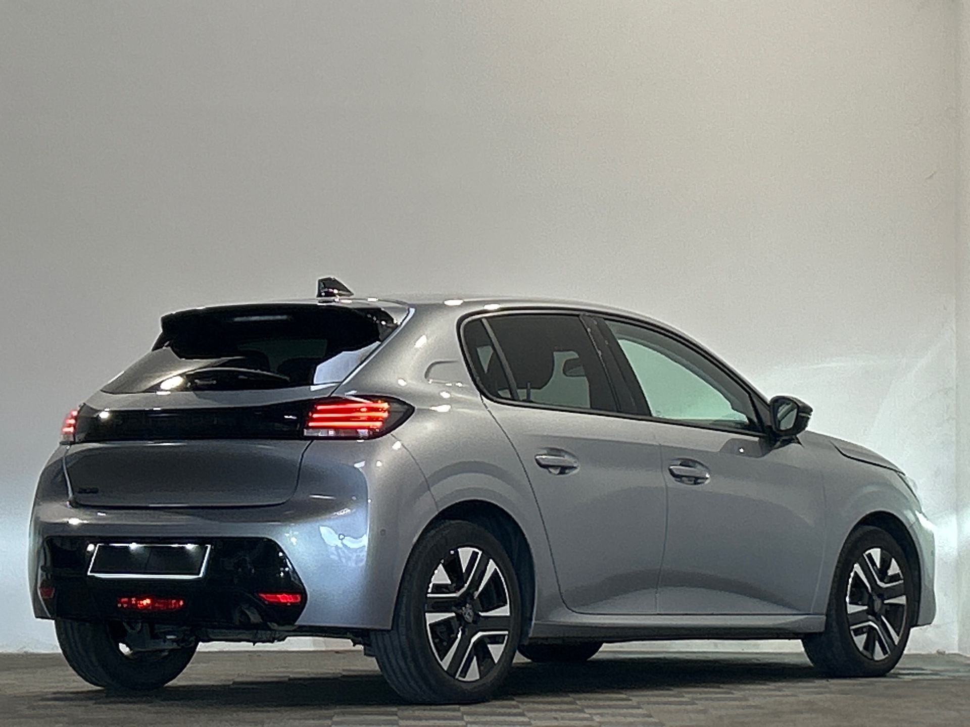 PEUGEOT 208 ALL PT100 BVM