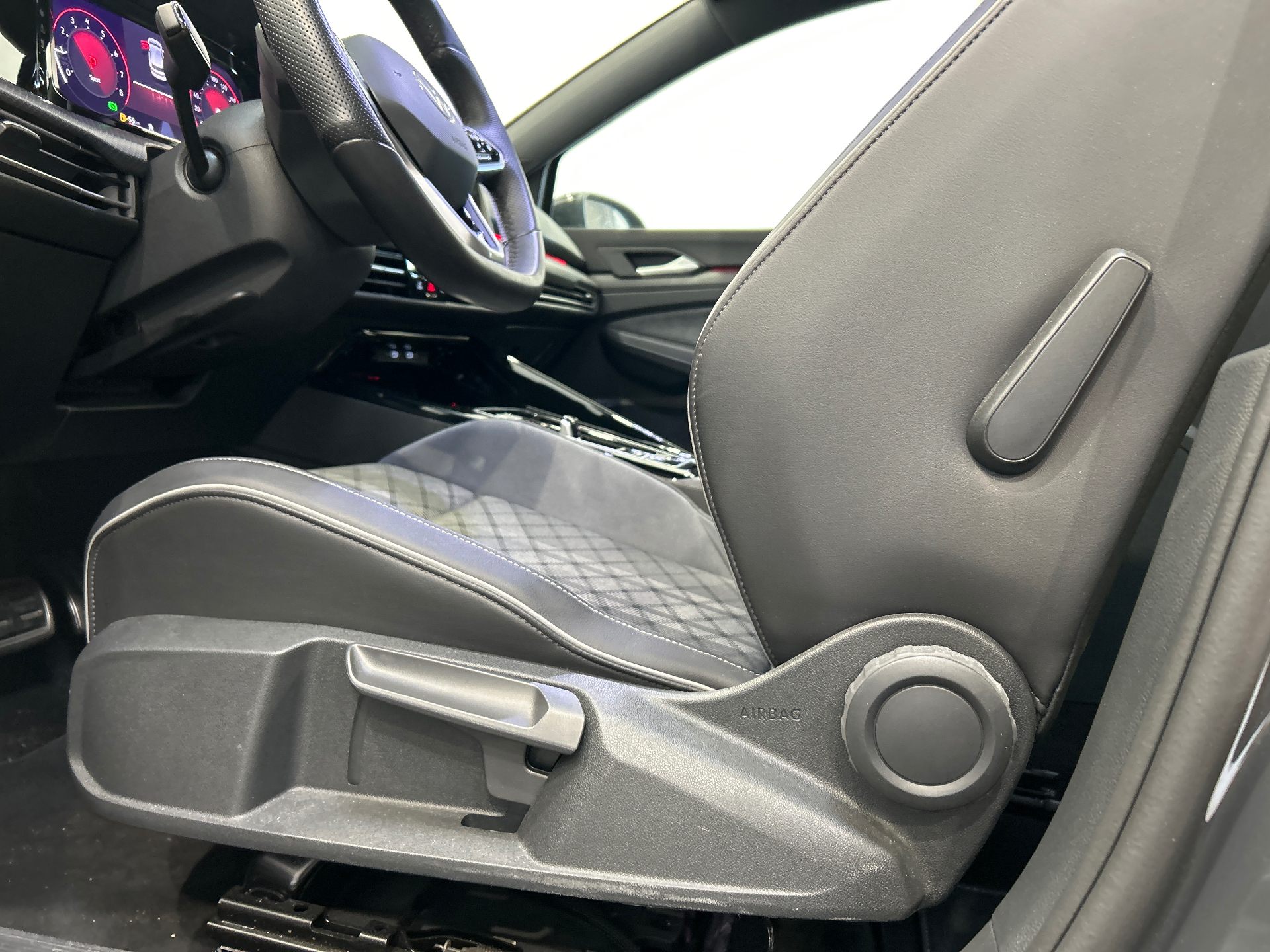 VOLKSWAGEN GOLF 1.5 eTSI OPF 150 DSG7 R-Line