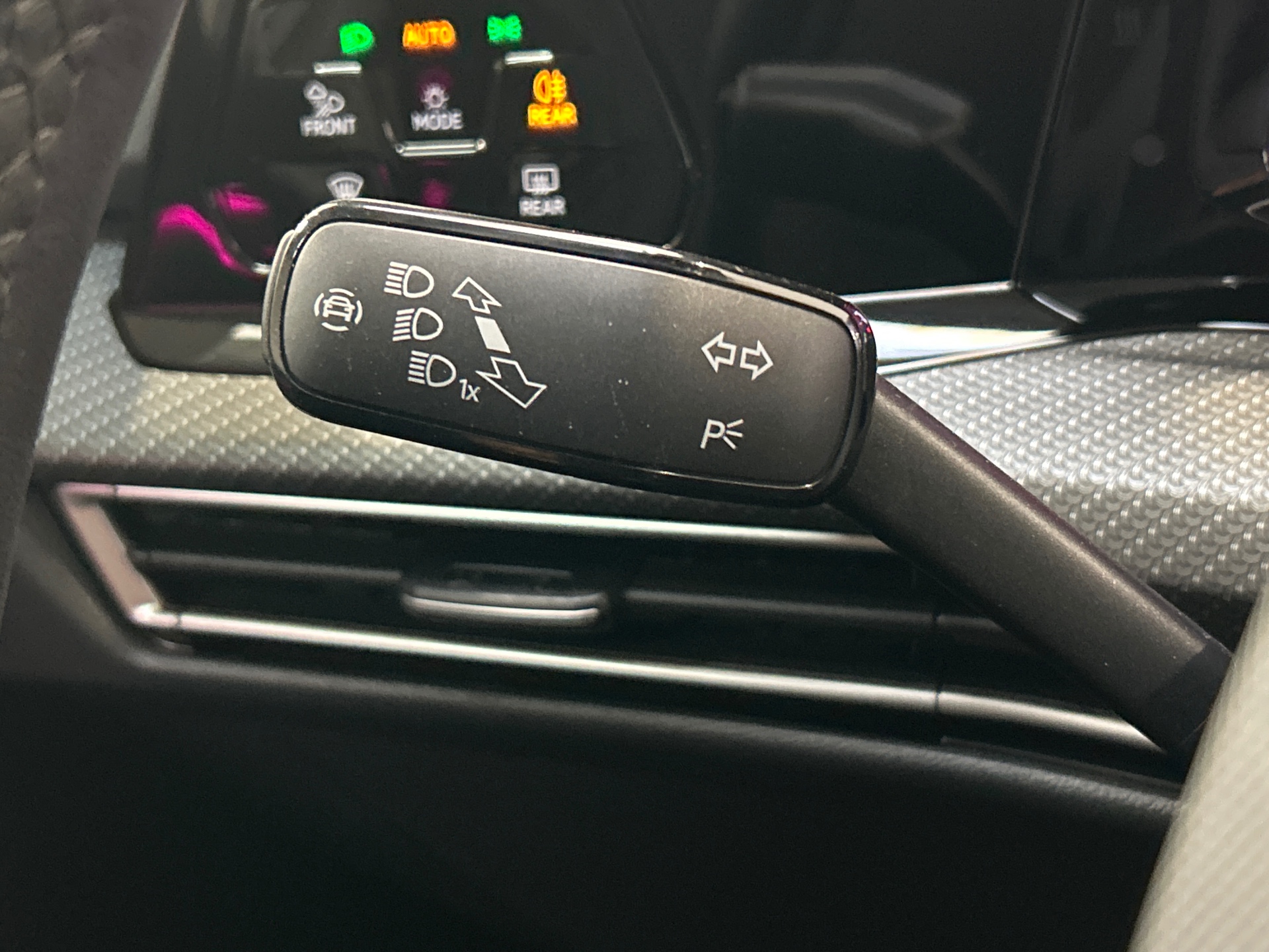 VOLKSWAGEN GOLF 1.5 eTSI OPF 150 DSG7 R-Line
