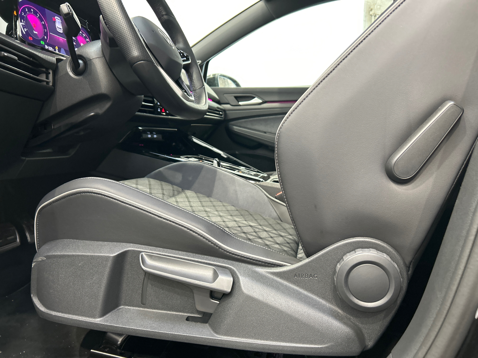 VOLKSWAGEN GOLF 1.5 eTSI OPF 150 DSG7 R-Line