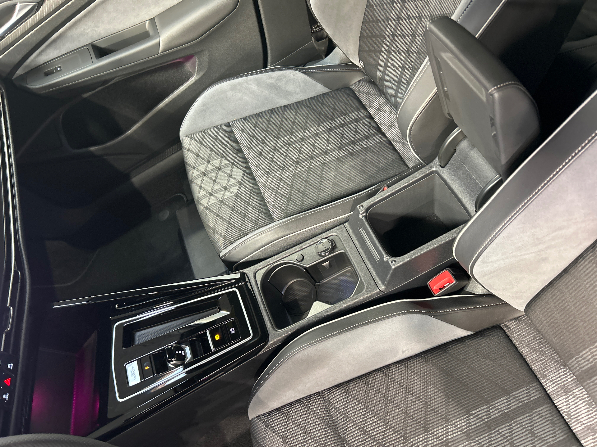 VOLKSWAGEN GOLF 1.5 eTSI OPF 150 DSG7 R-Line