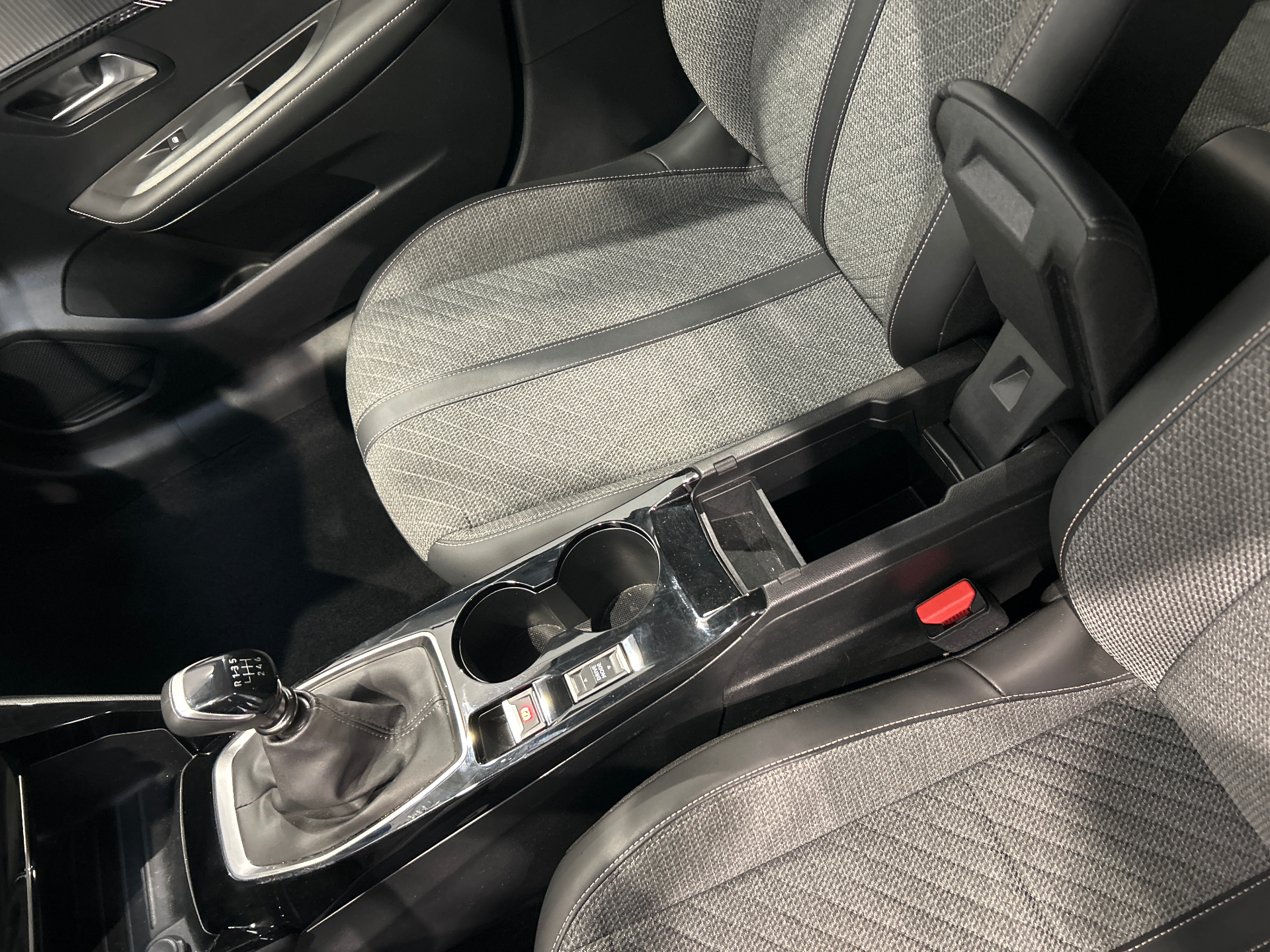 PEUGEOT 208 ALL PT100 BVM