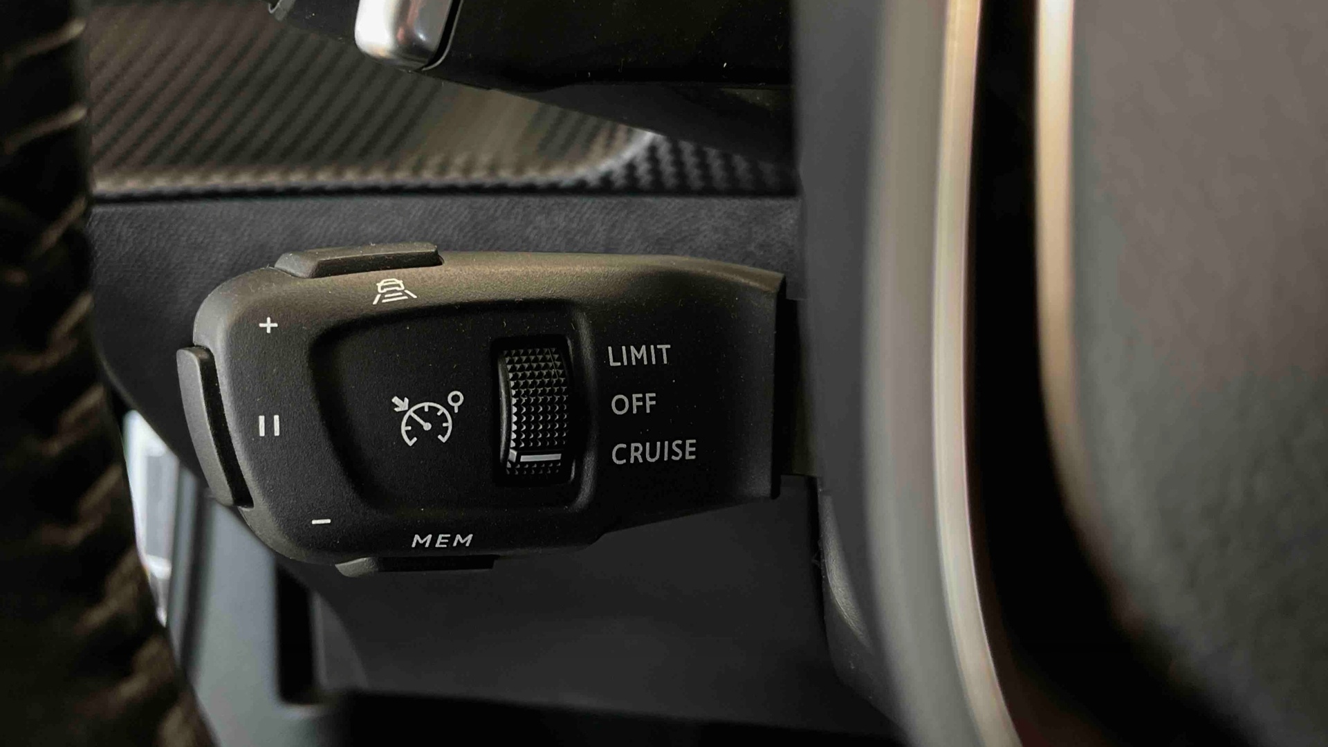PEUGEOT 2008 Hybrid 136 e-DCS6 Allure