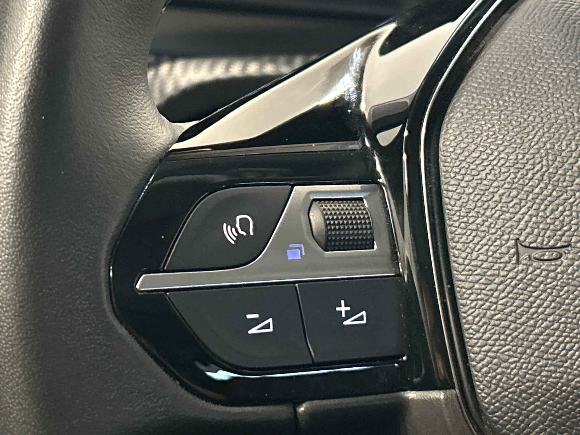 PEUGEOT 208 ALL PT100 BVM